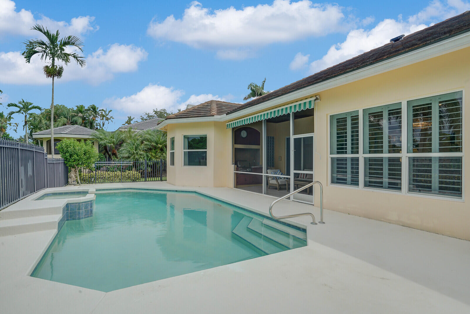 18530 SE Lakeside Drive