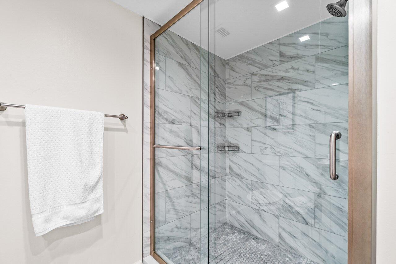 138 Brackenwood Road