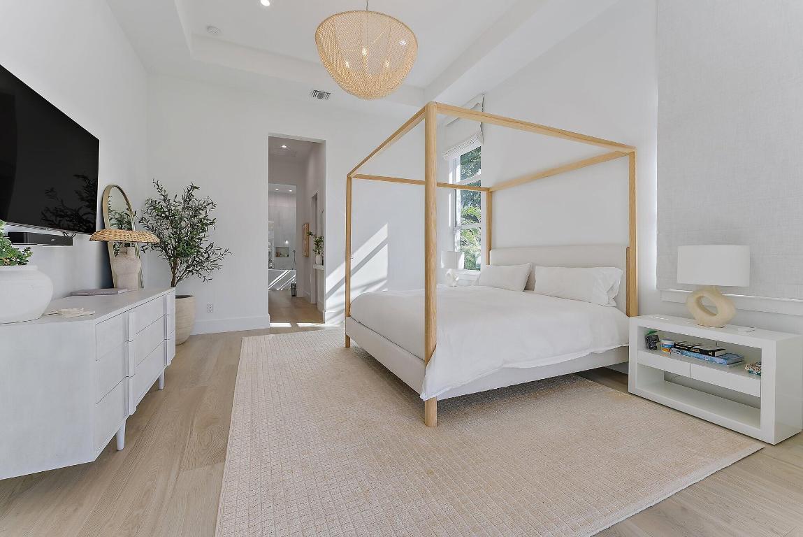 11701 Lake Shore Place