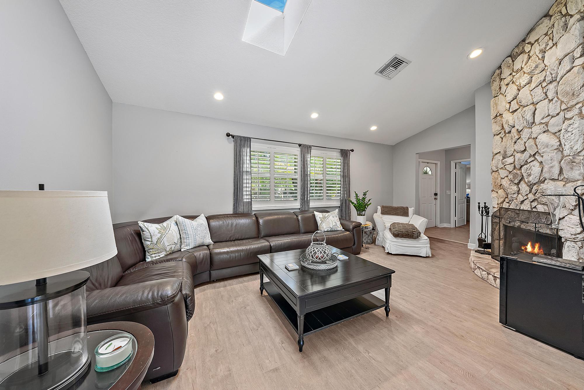 4120 Mango Boulevard