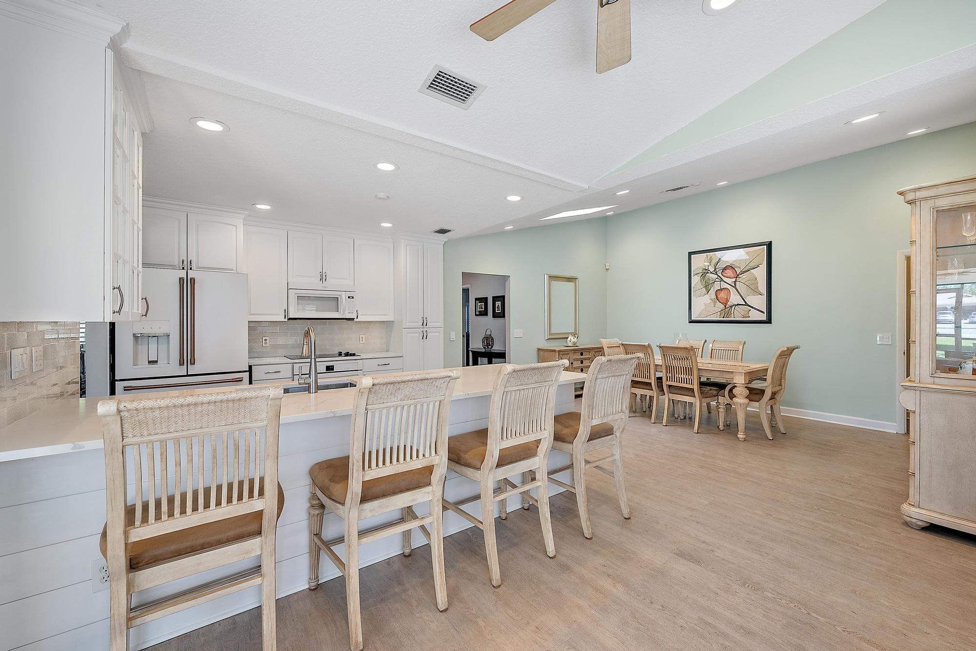 4120 Mango Boulevard