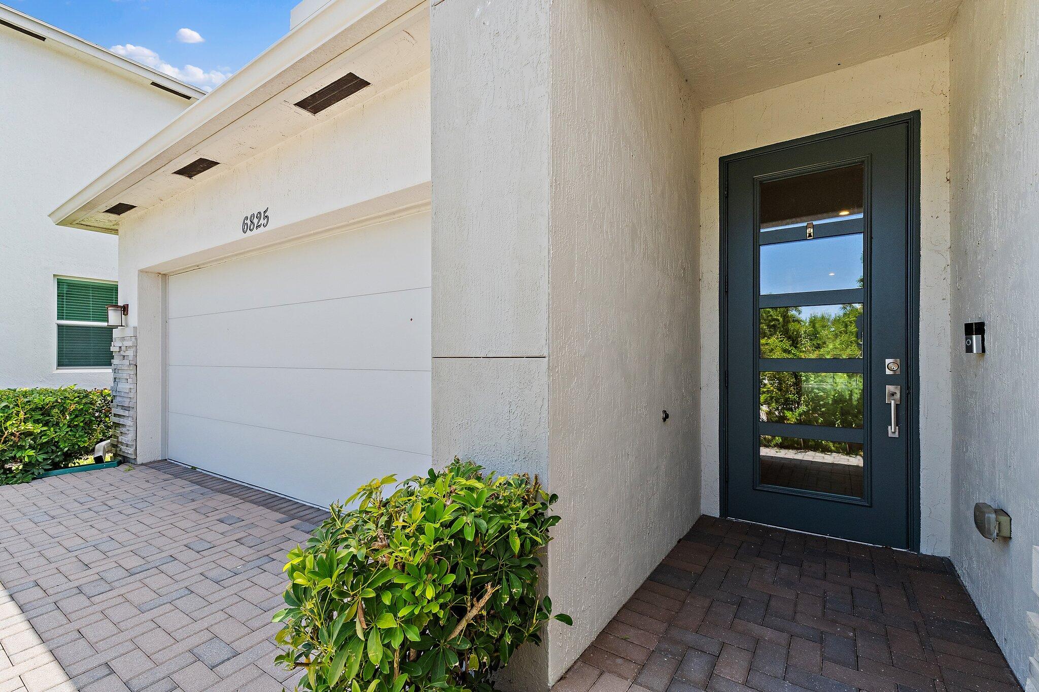 6825 Pointe Of Woods Drive