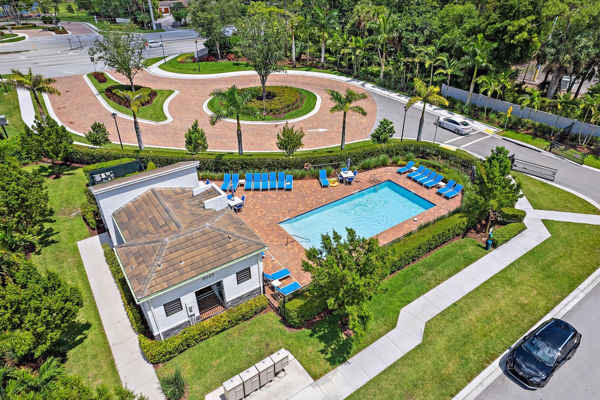 6825 Pointe Of Woods Drive