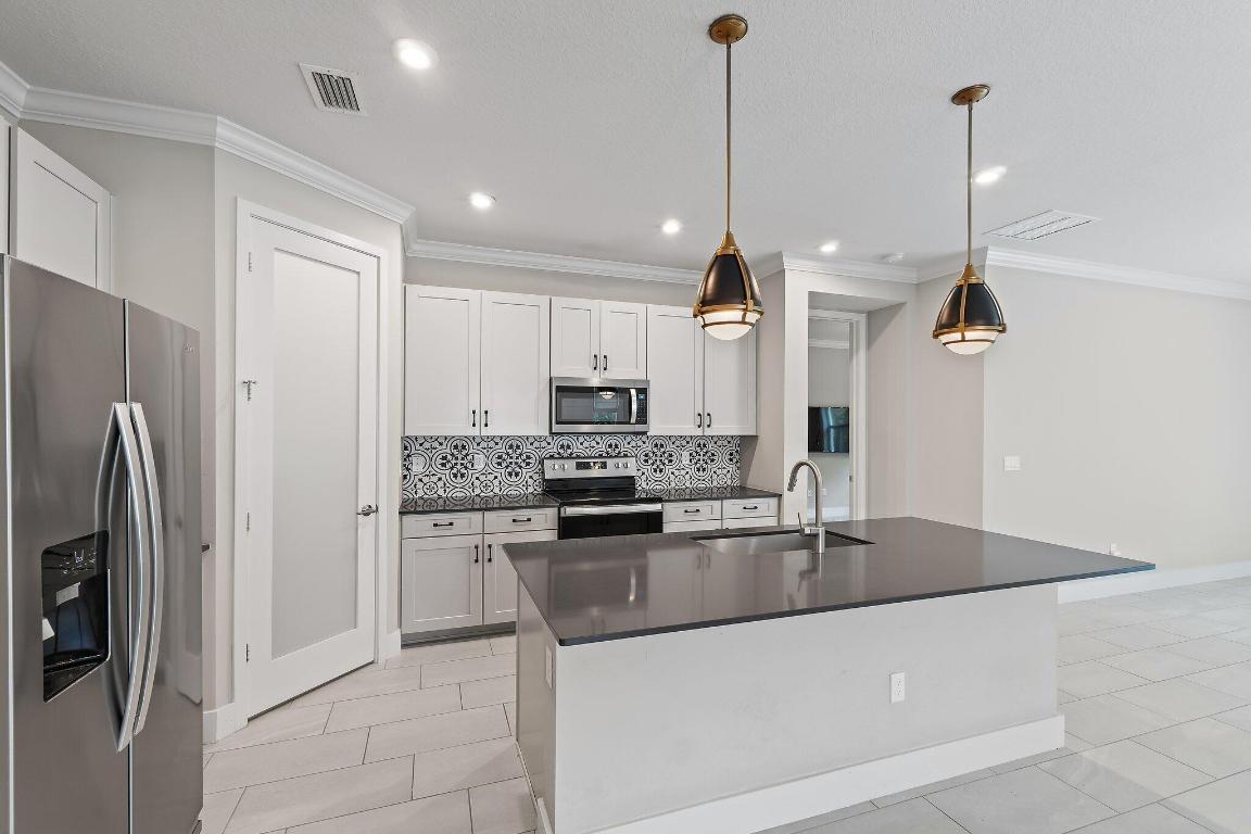 6825 Pointe Of Woods Drive