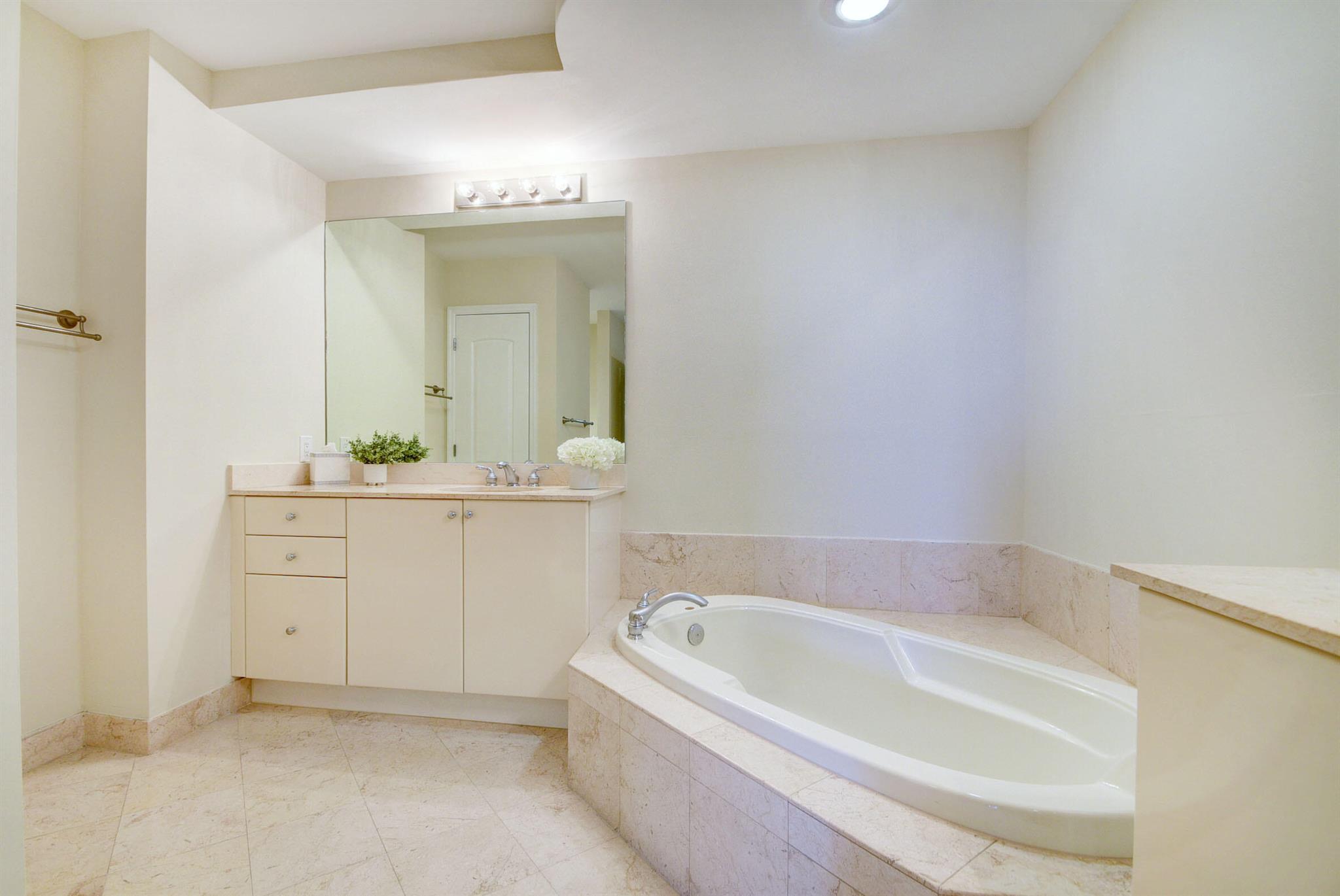 801 S Olive Avenue 1119