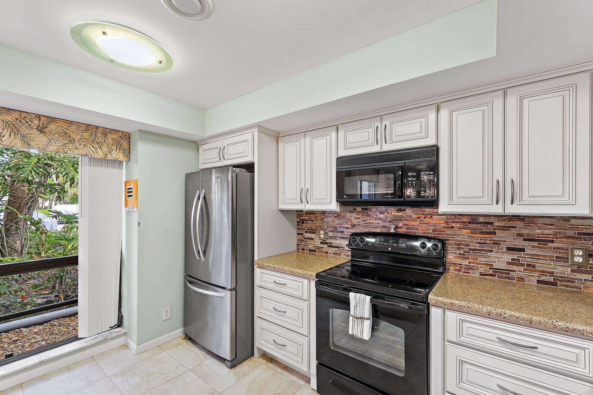 413 Brackenwood Lane S