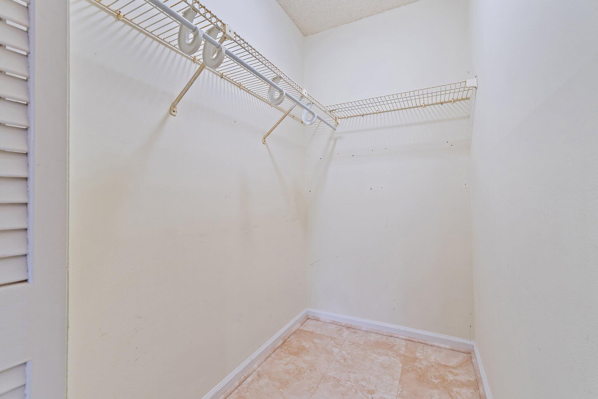 413 Brackenwood Lane S