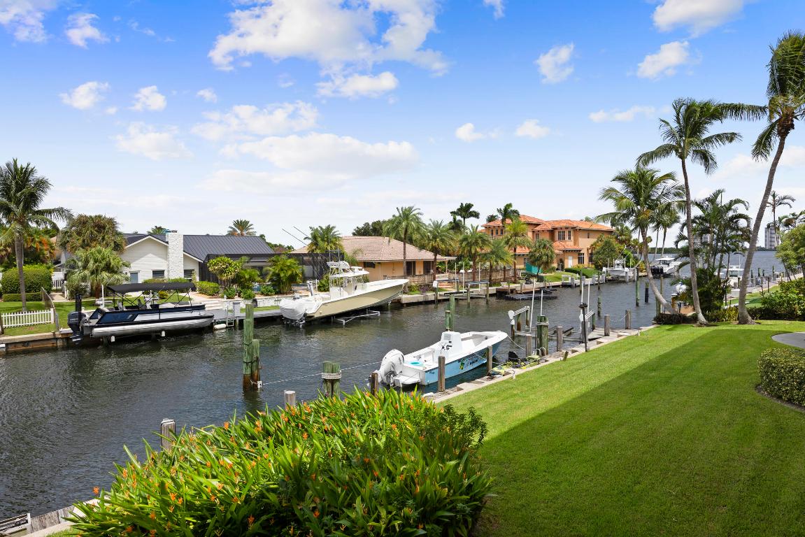 109 Paradise Harbour Boulevard 211