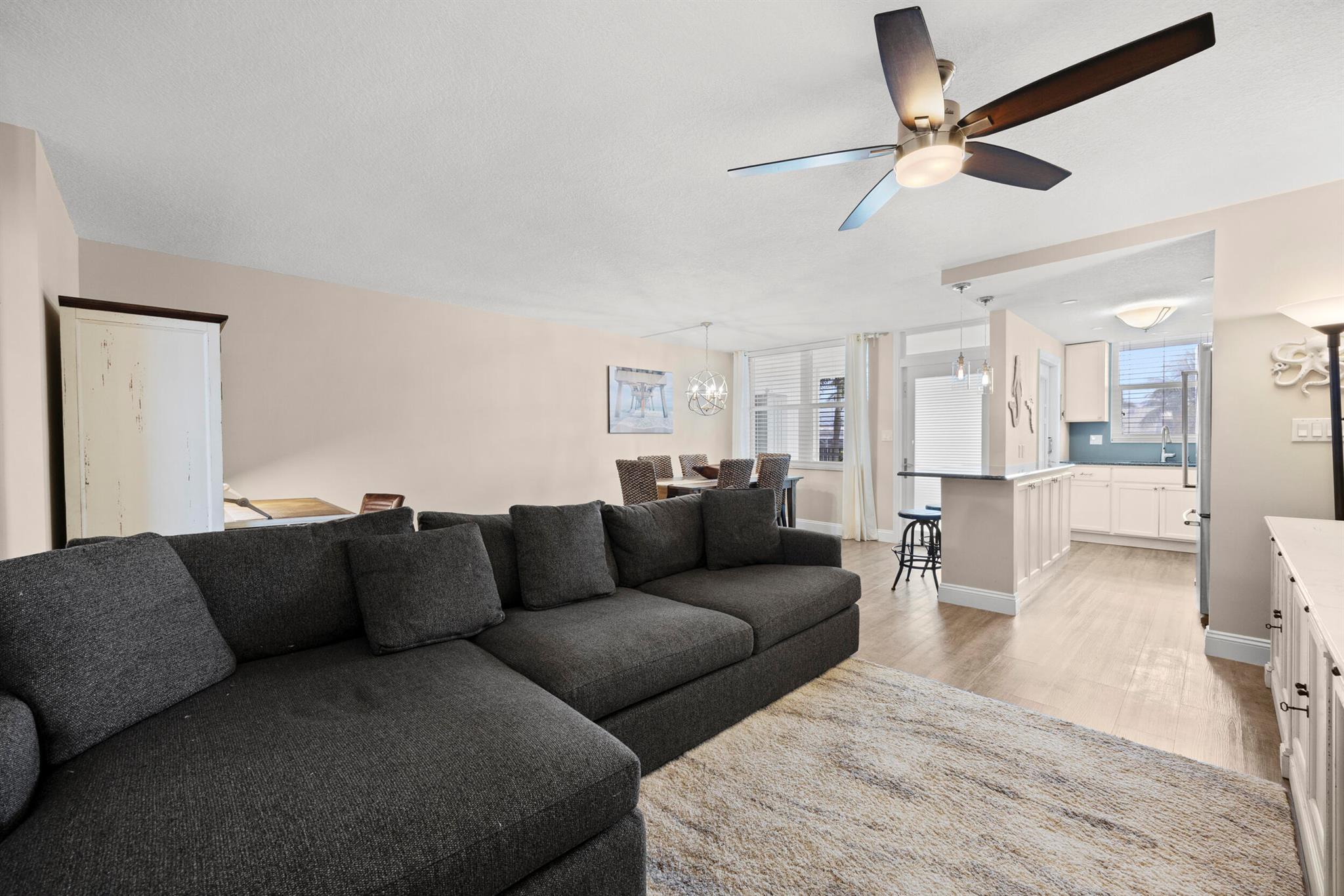 109 Paradise Harbour Boulevard 211