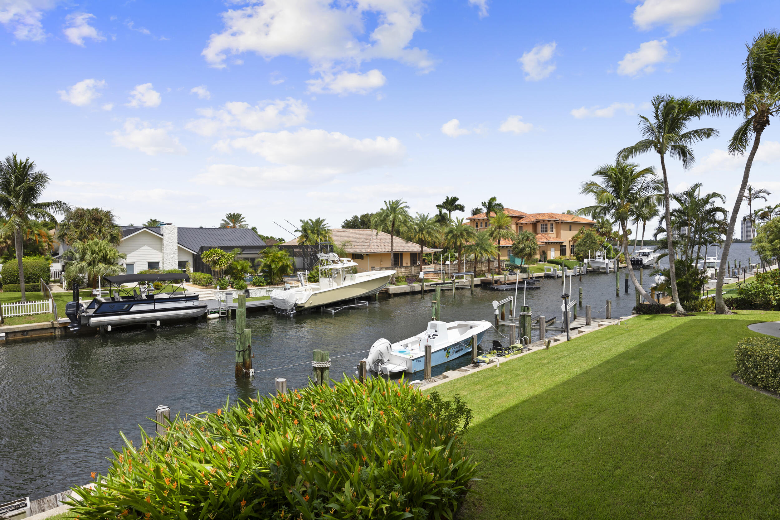 109 Paradise Harbour Boulevard 211