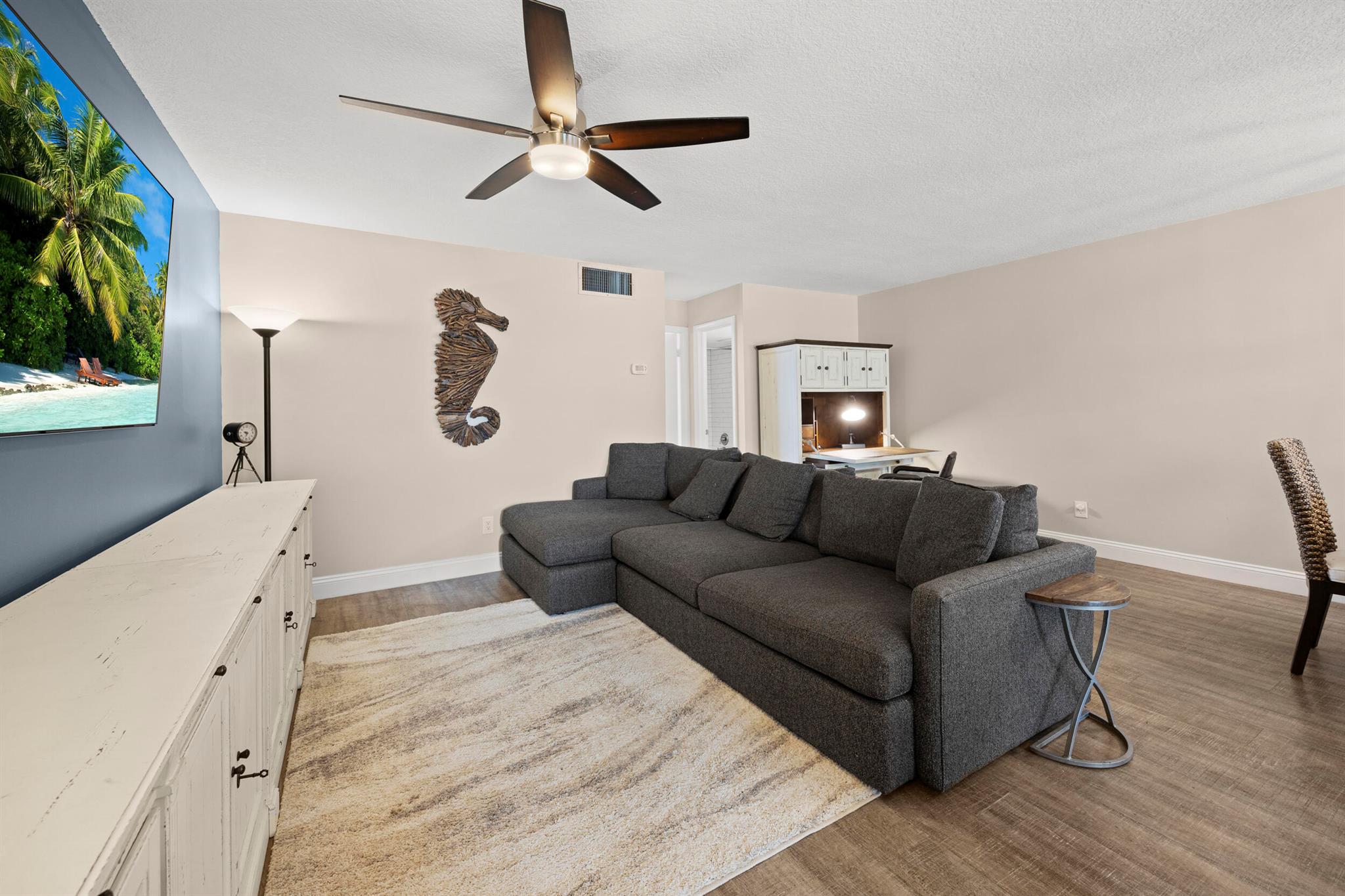 109 Paradise Harbour Boulevard 211