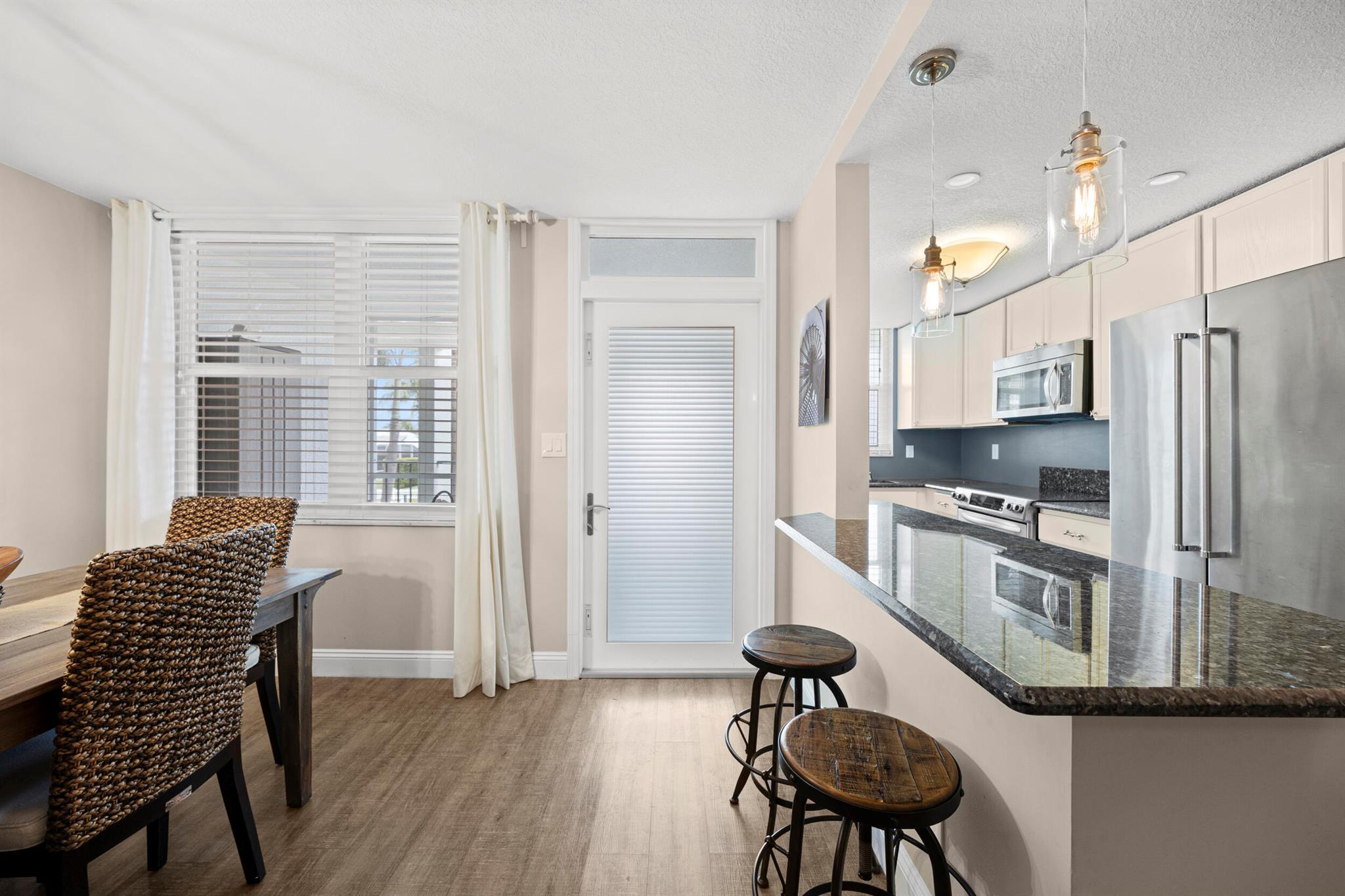 109 Paradise Harbour Boulevard 211