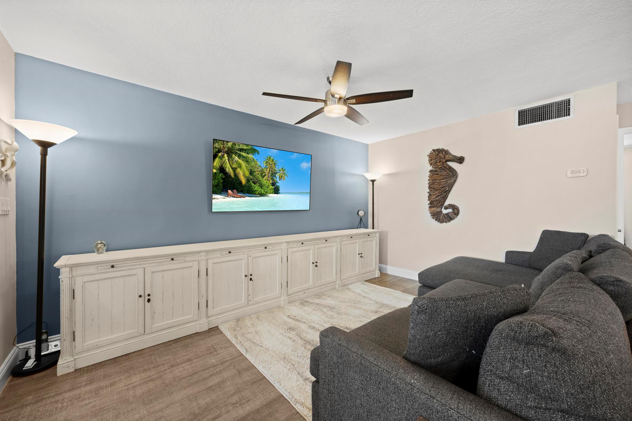 109 Paradise Harbour Boulevard 211