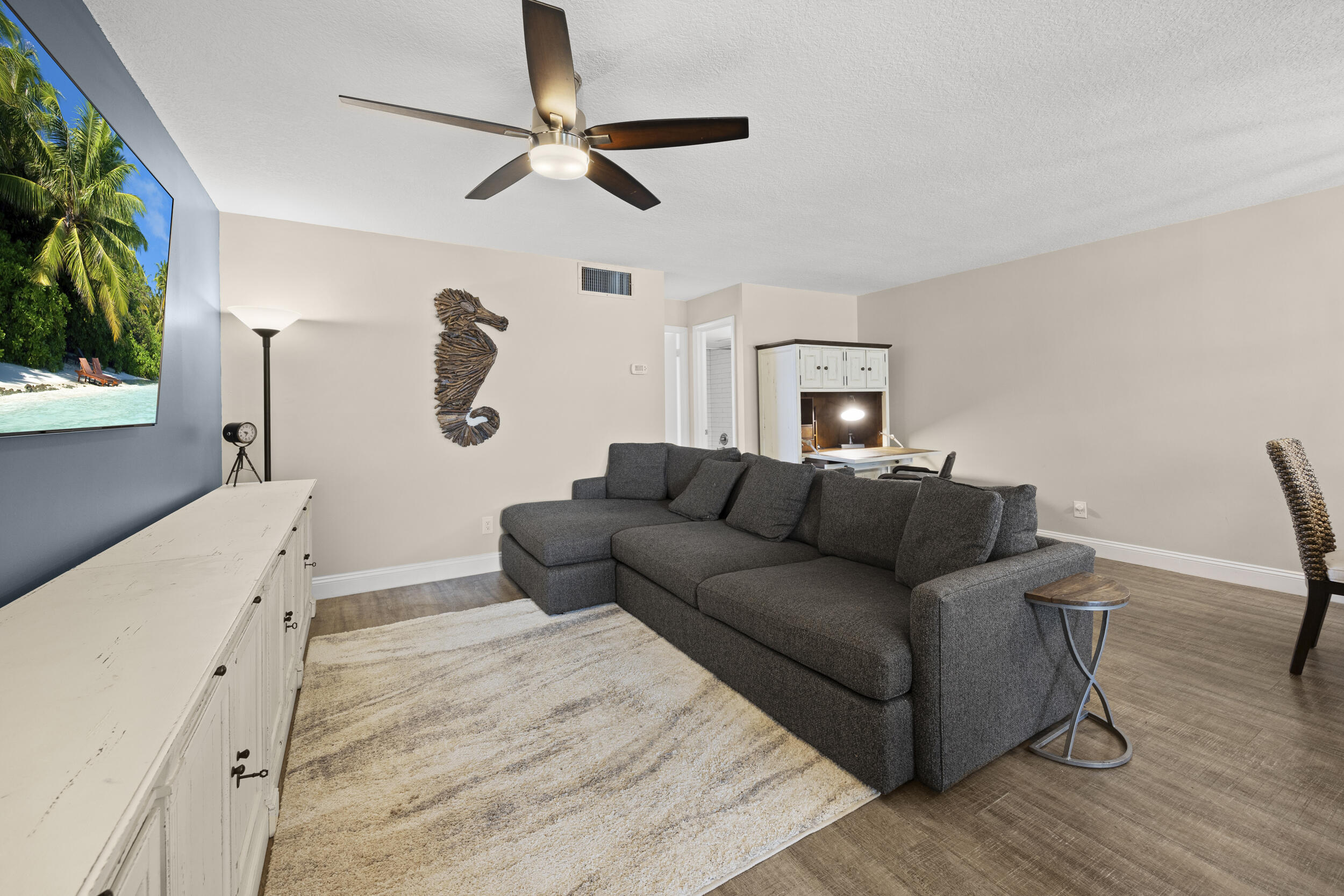 109 Paradise Harbour Boulevard 211