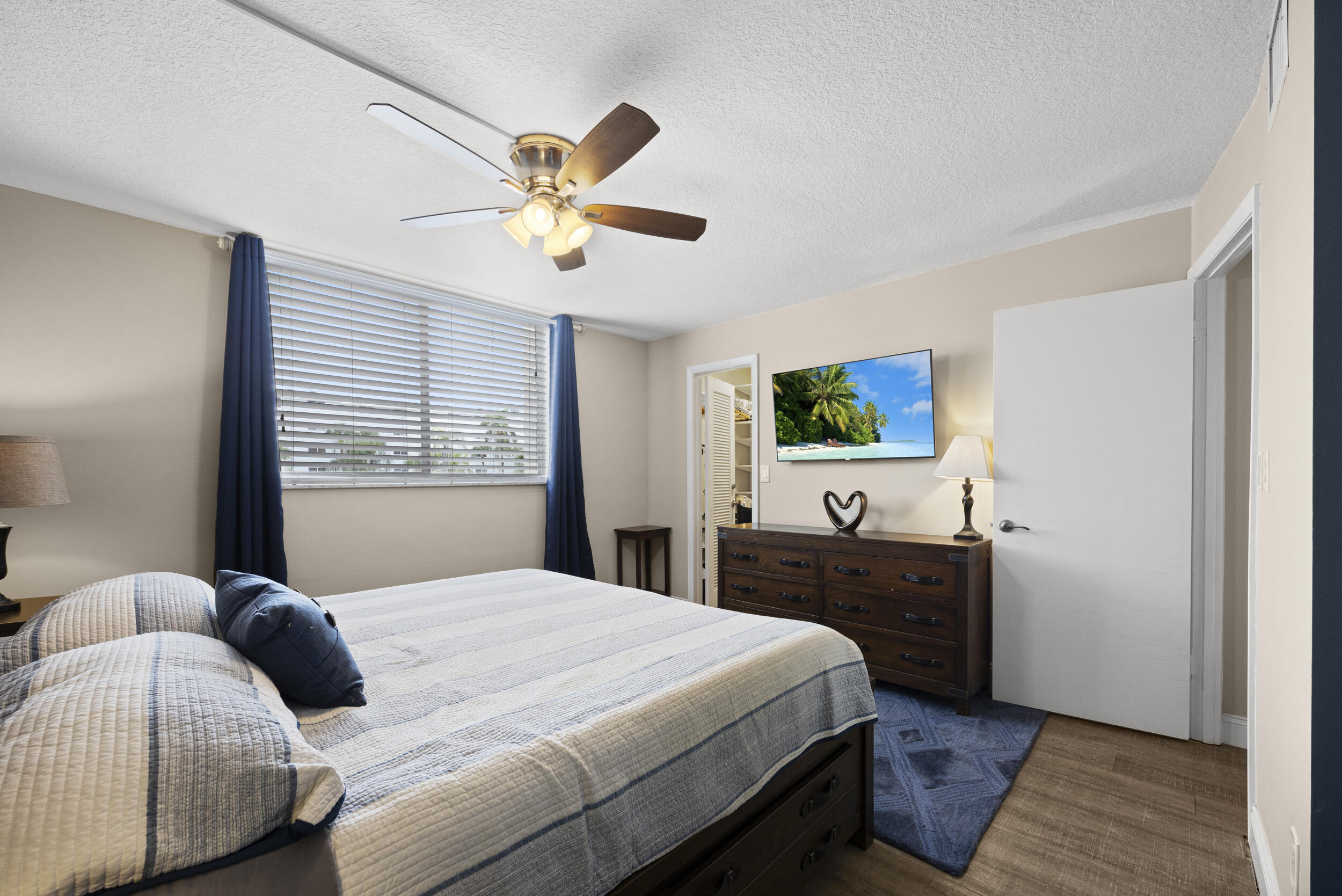 109 Paradise Harbour Boulevard 211