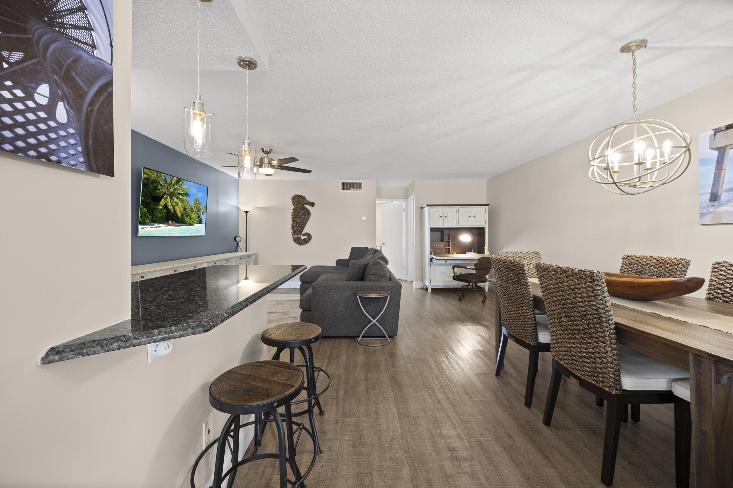 109 Paradise Harbour Boulevard 211