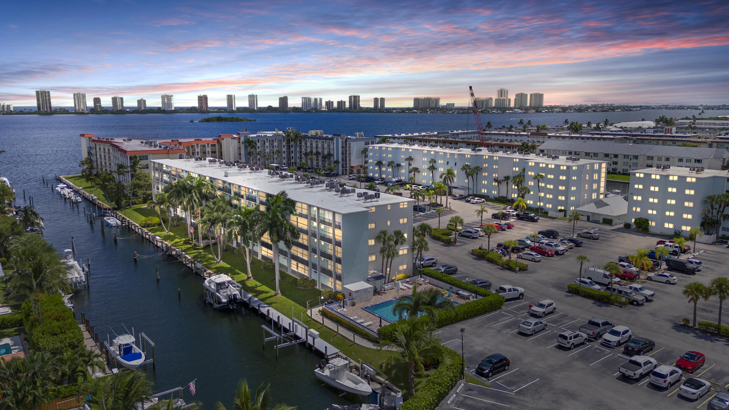 109 Paradise Harbour Boulevard 211