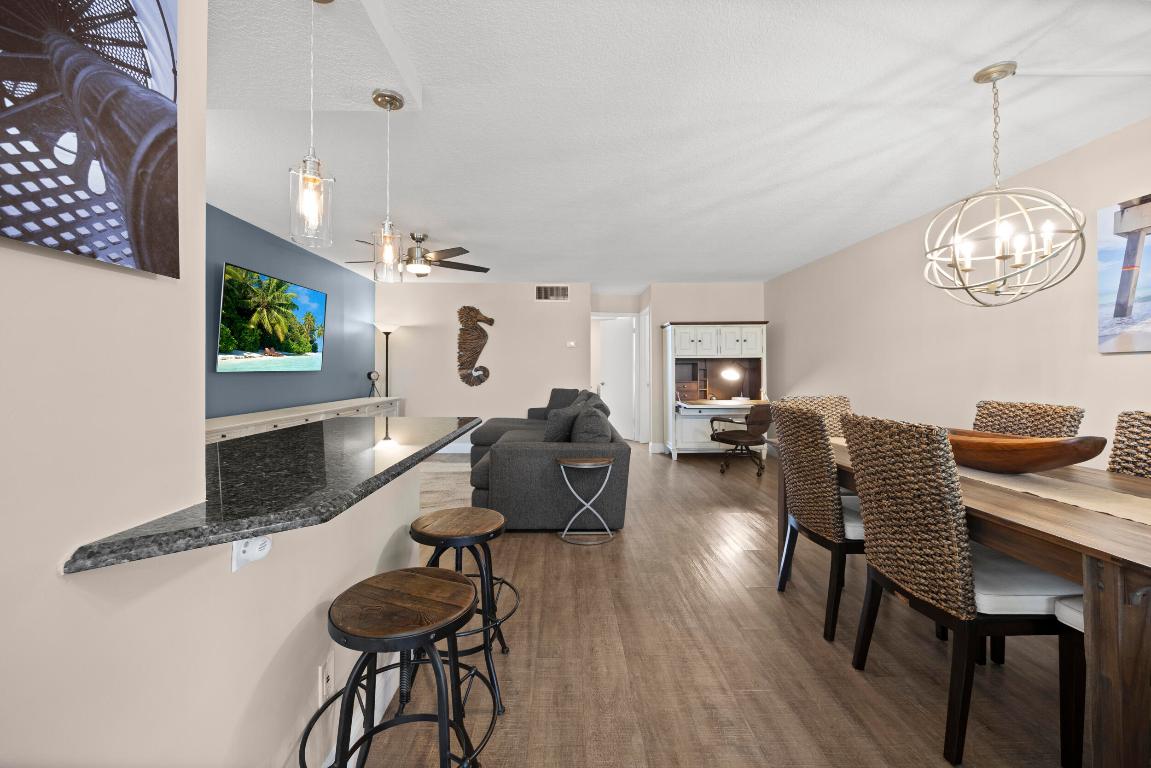 109 Paradise Harbour Boulevard 211