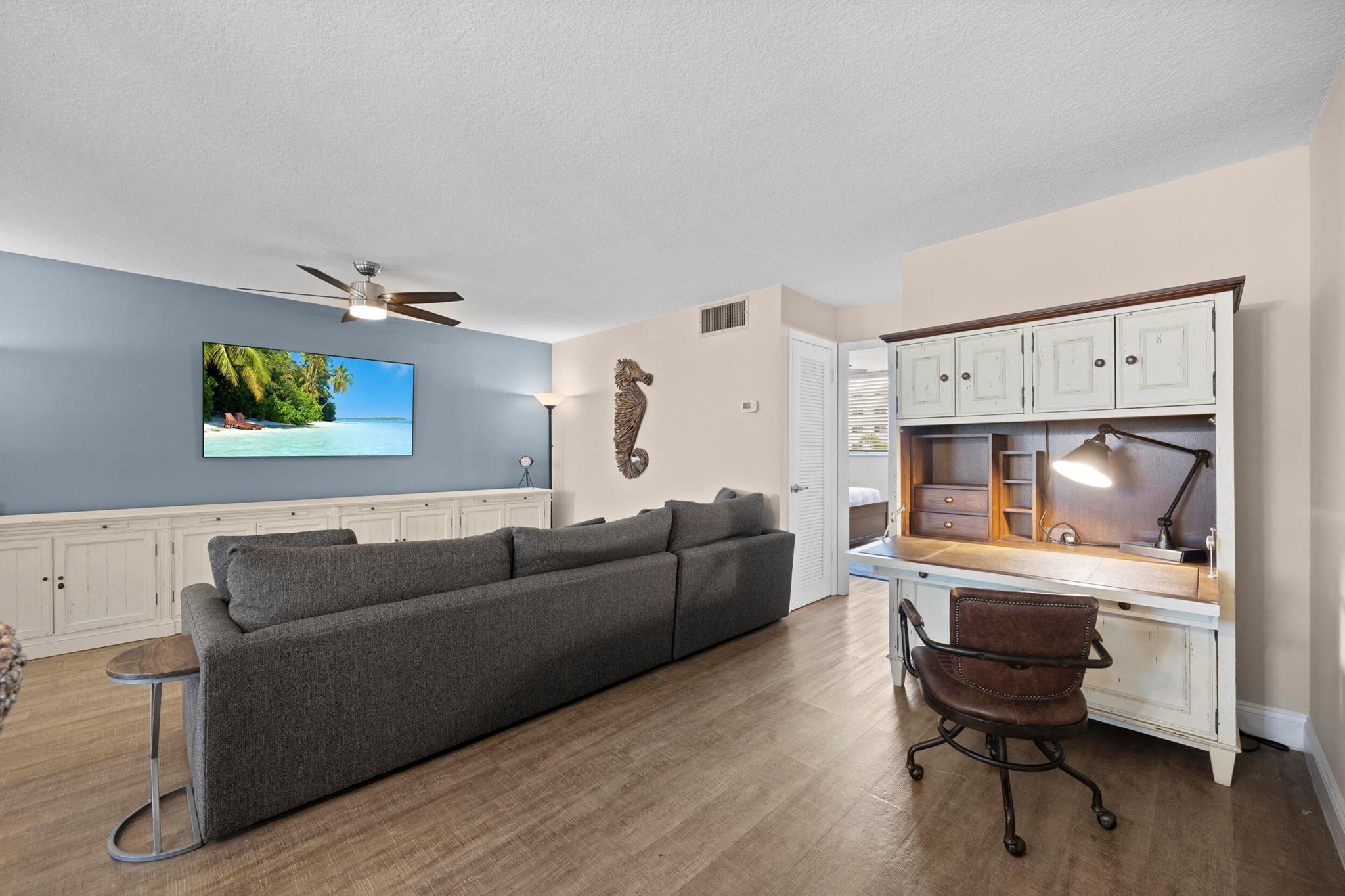 109 Paradise Harbour Boulevard 211