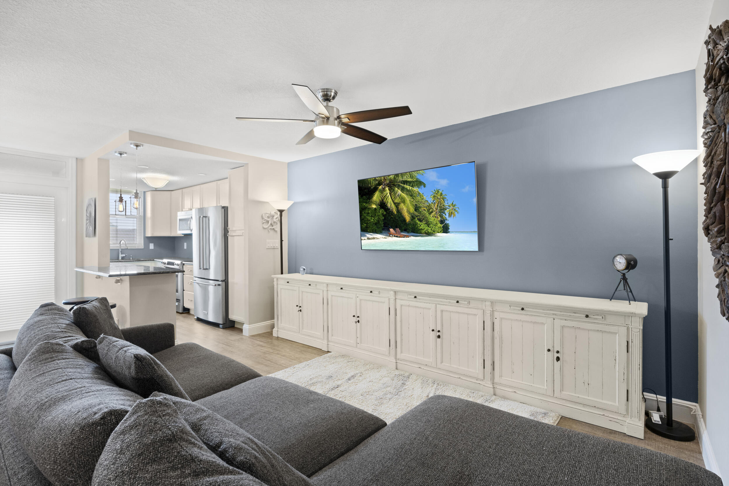 109 Paradise Harbour Boulevard 211