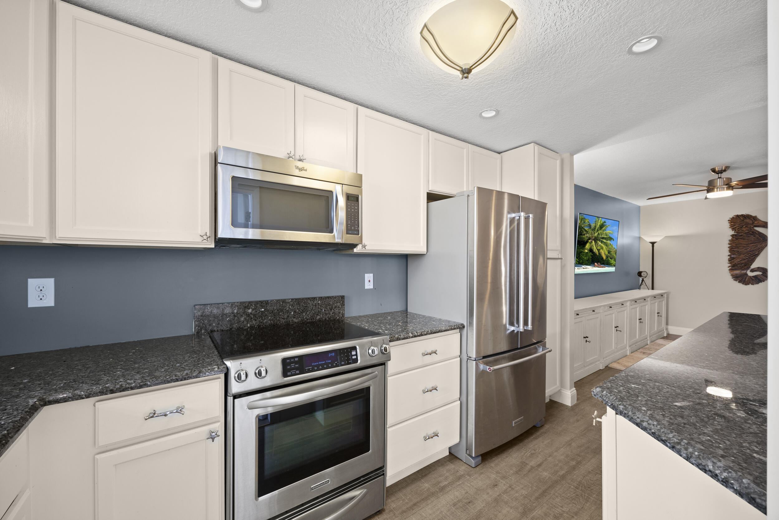 109 Paradise Harbour Boulevard 211