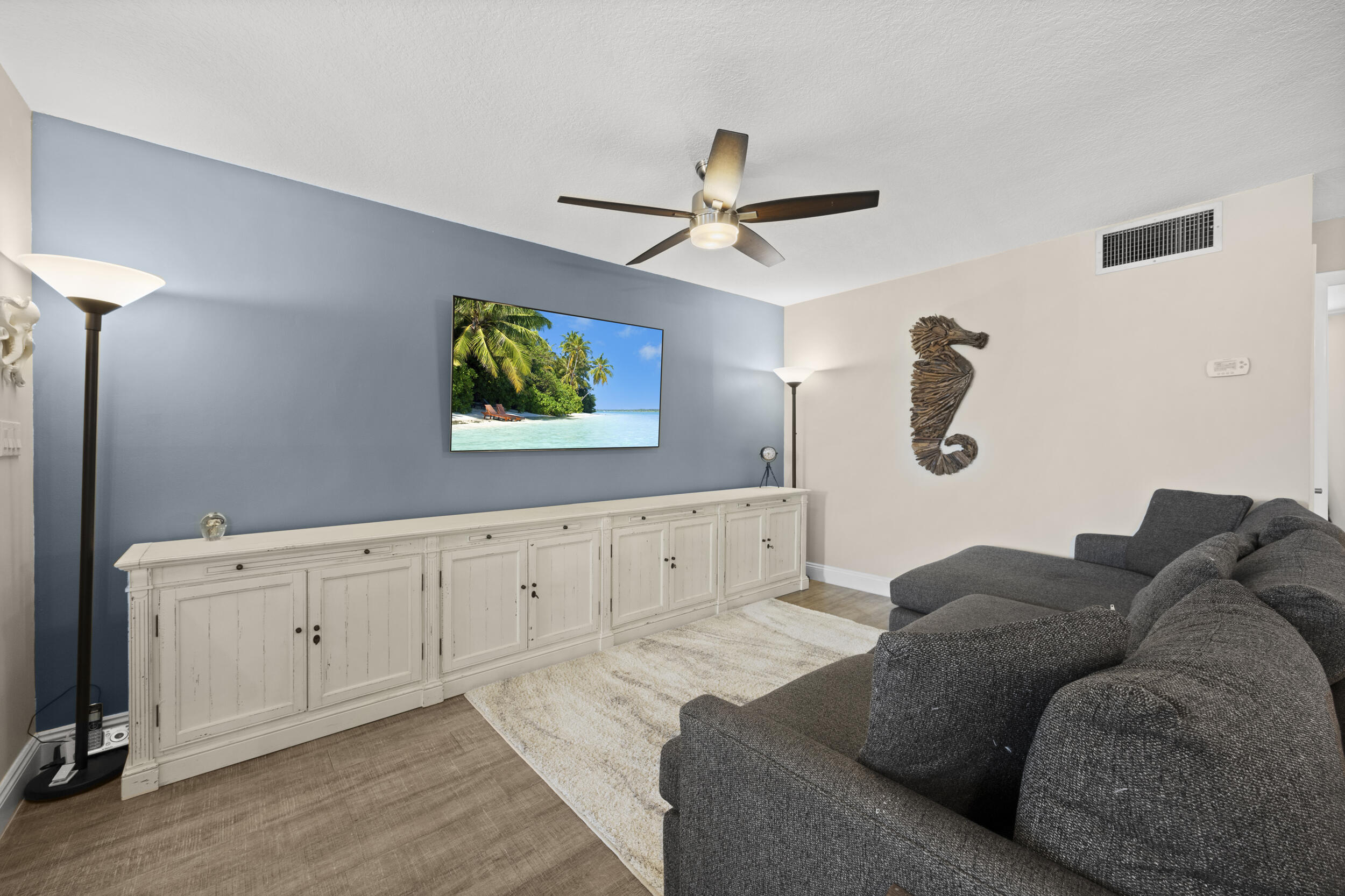 109 Paradise Harbour Boulevard 211