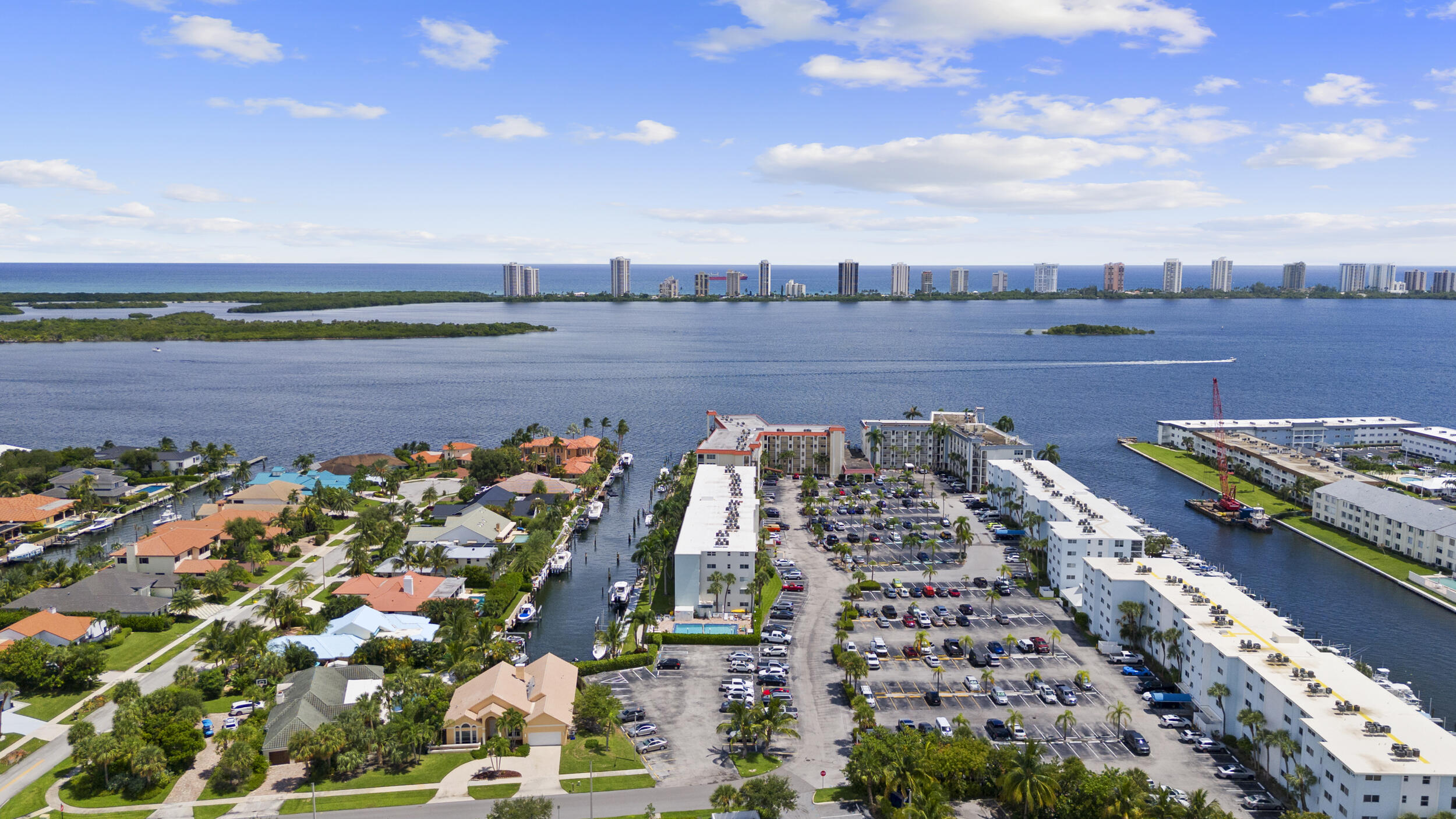 109 Paradise Harbour Boulevard 211