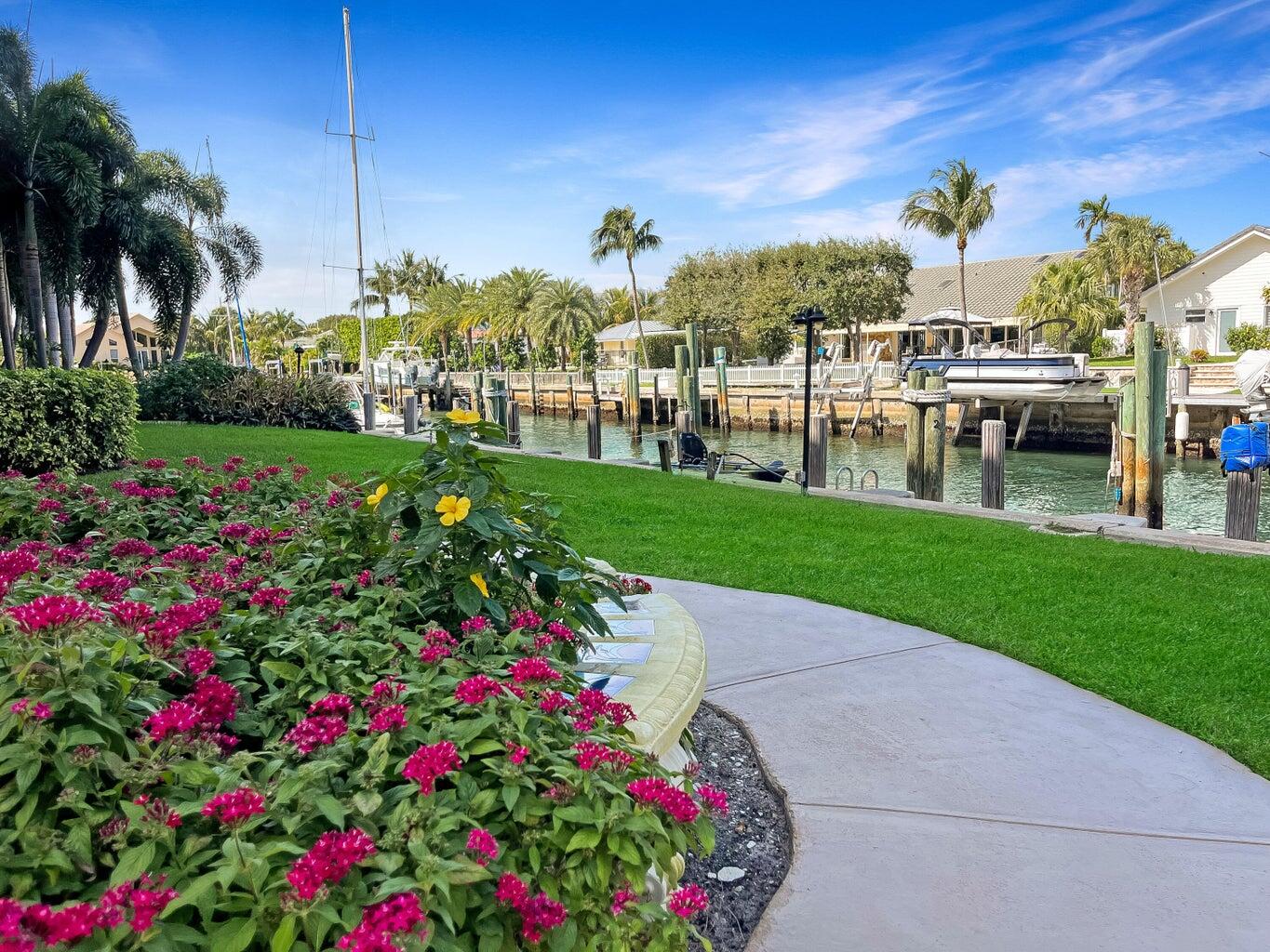109 Paradise Harbour Boulevard 211