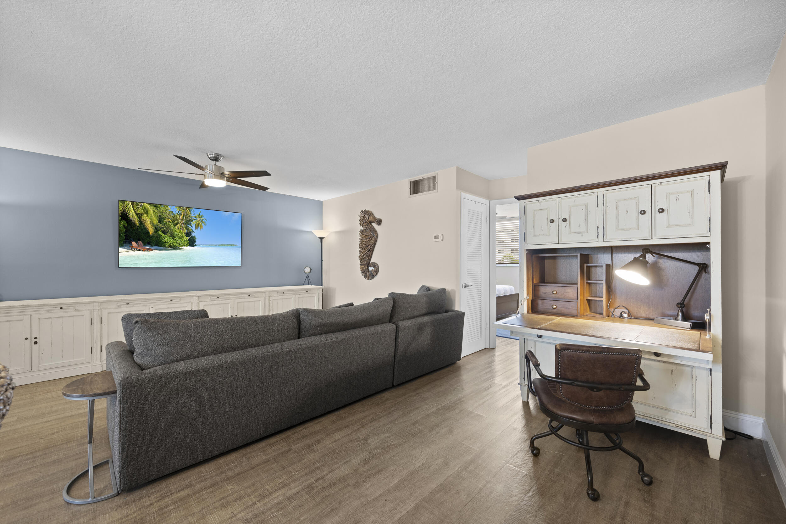 109 Paradise Harbour Boulevard 211