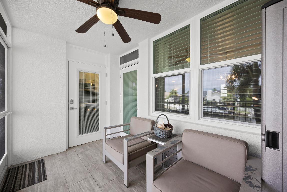 109 Paradise Harbour Boulevard 211