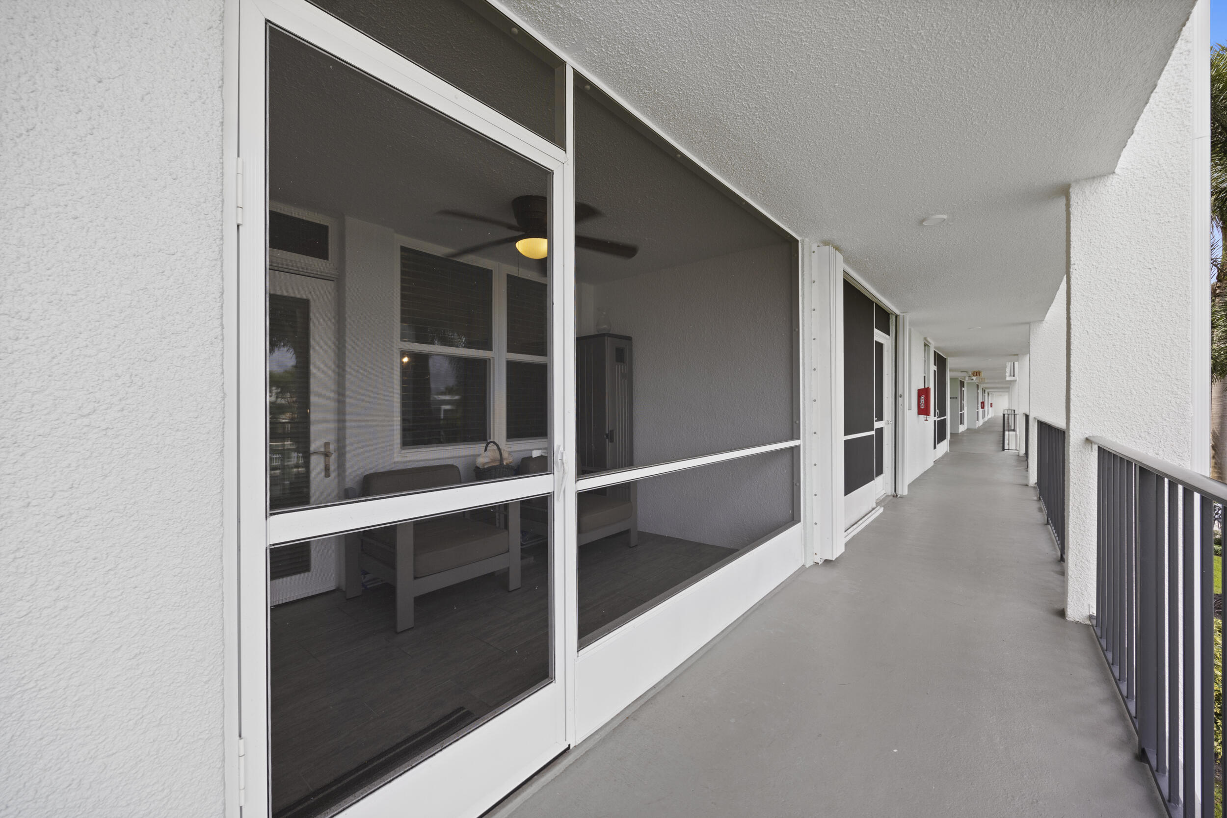 109 Paradise Harbour Boulevard 211