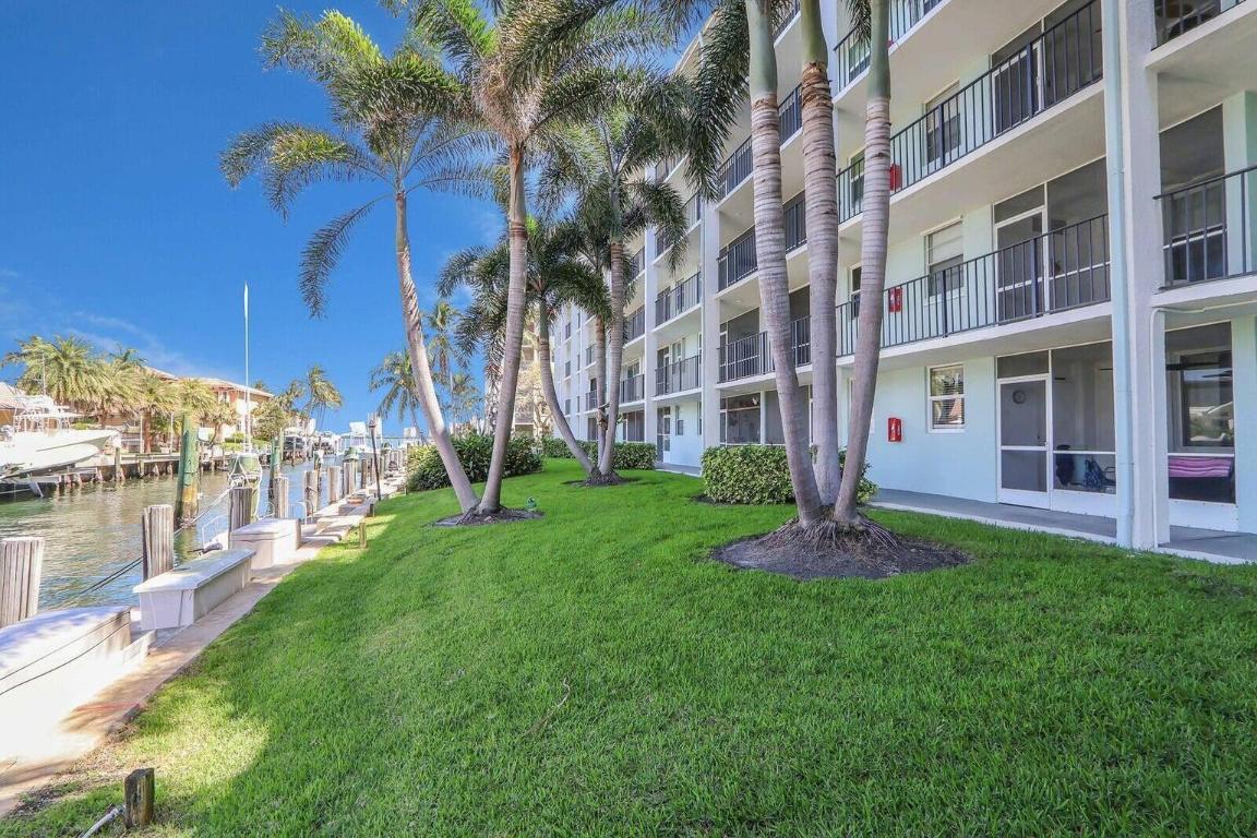 109 Paradise Harbour Boulevard 211