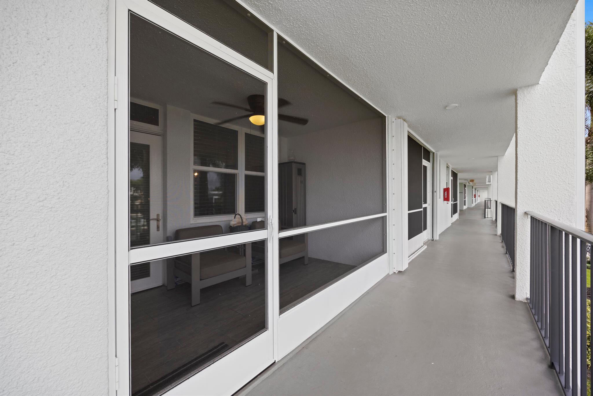 109 Paradise Harbour Boulevard 211