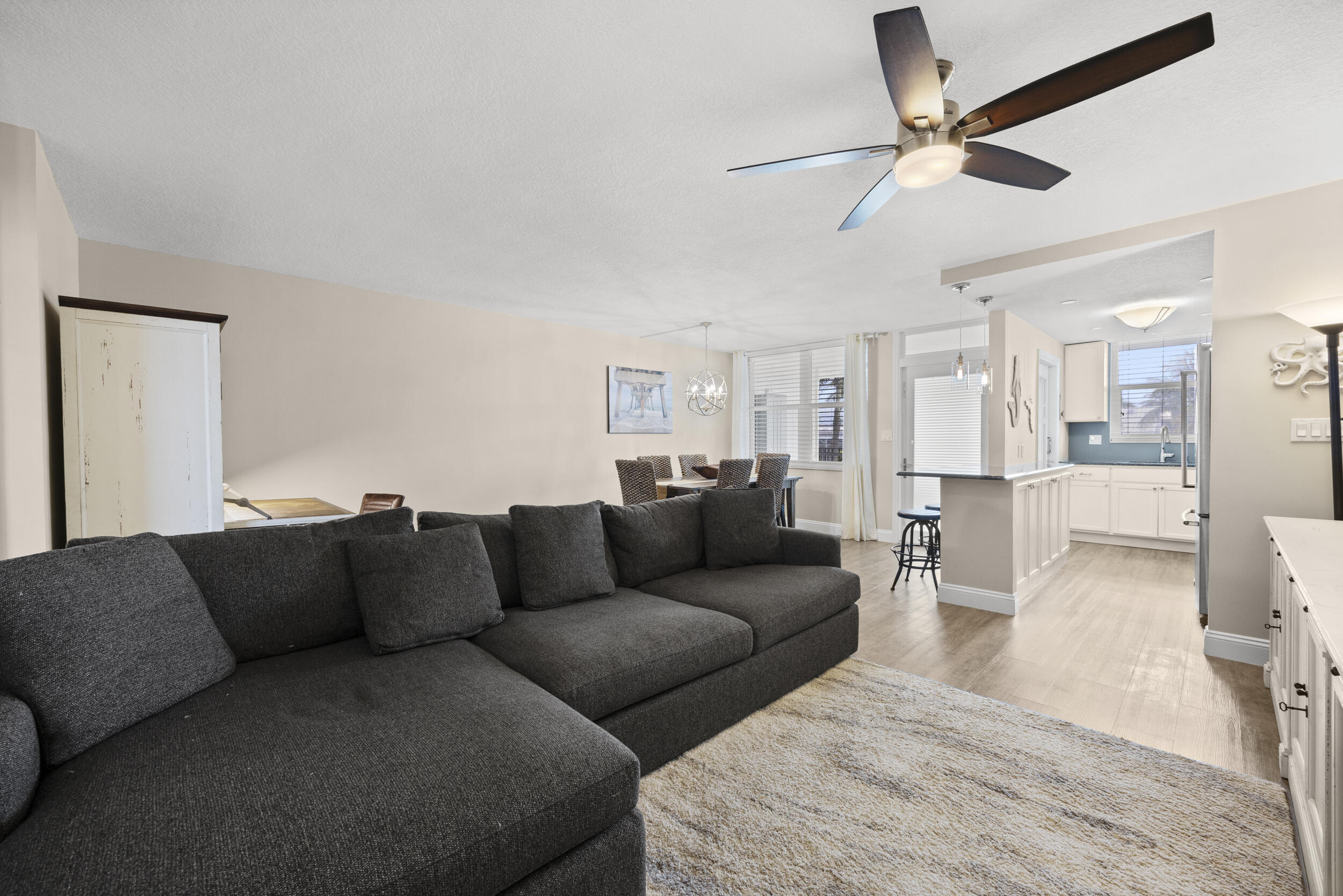 109 Paradise Harbour Boulevard 211