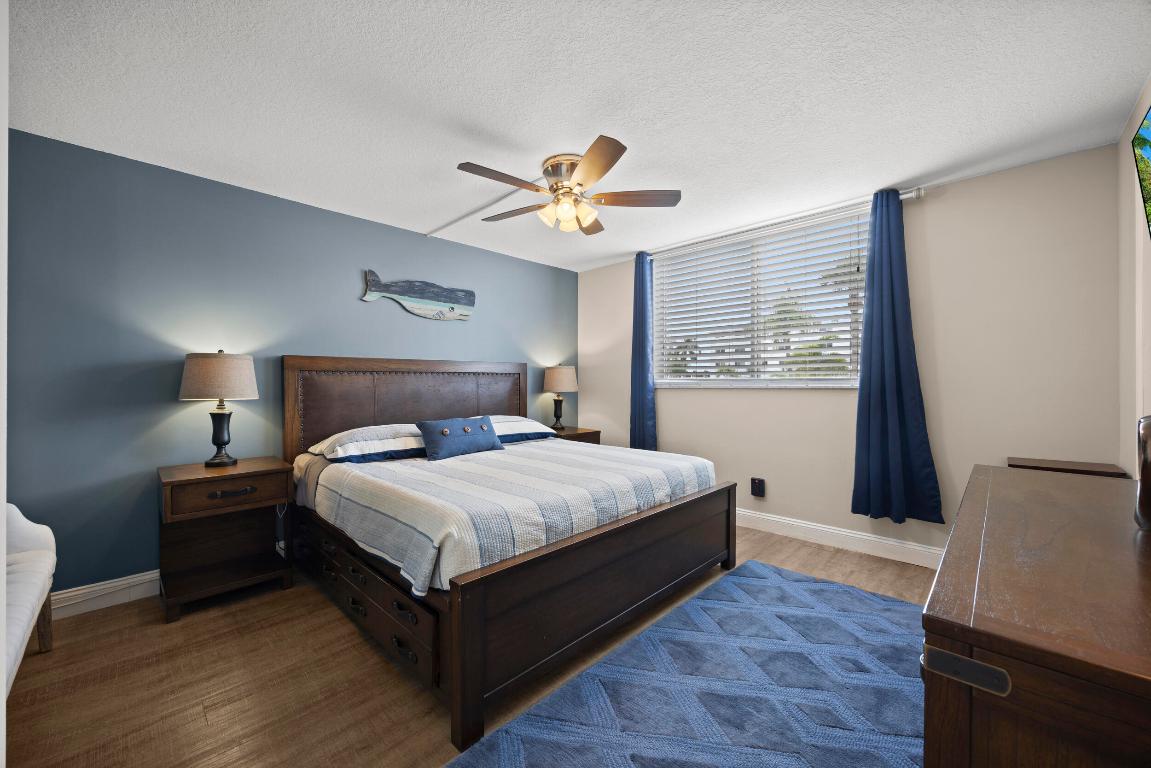 109 Paradise Harbour Boulevard 211