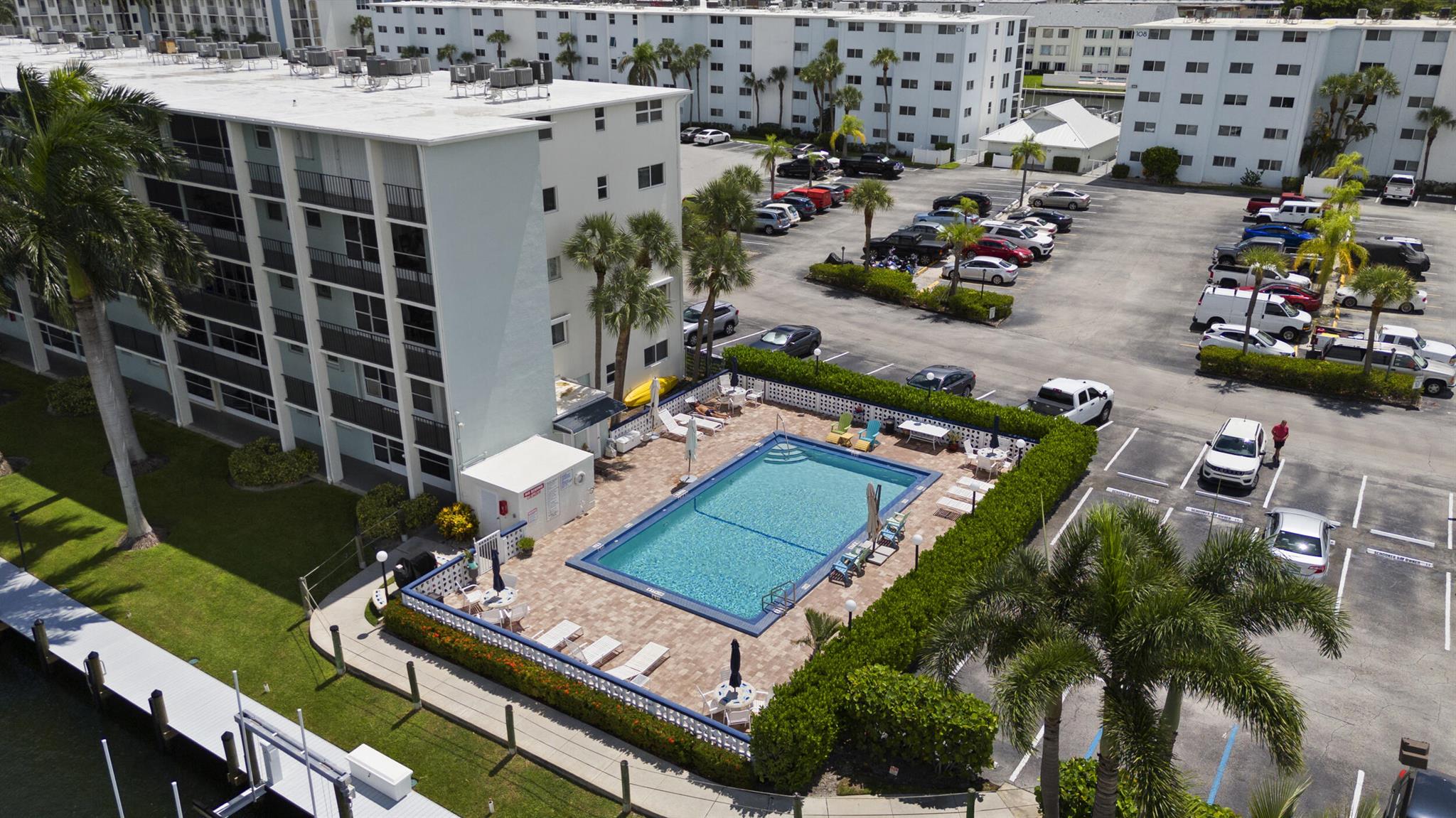 109 Paradise Harbour Boulevard 211