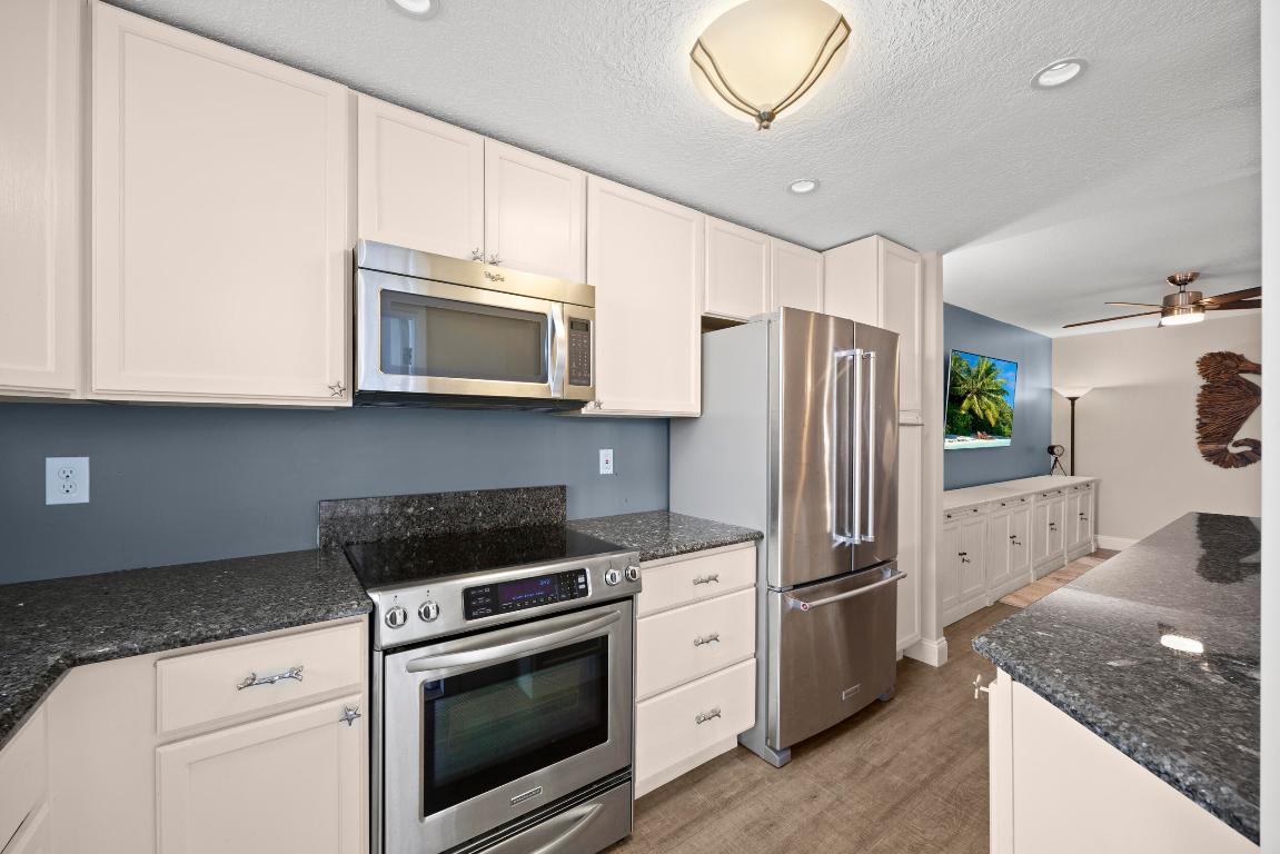 109 Paradise Harbour Boulevard 211