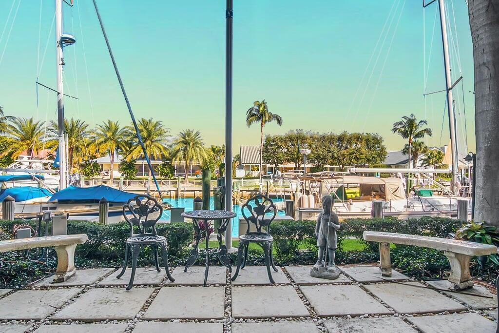 109 Paradise Harbour Boulevard 211