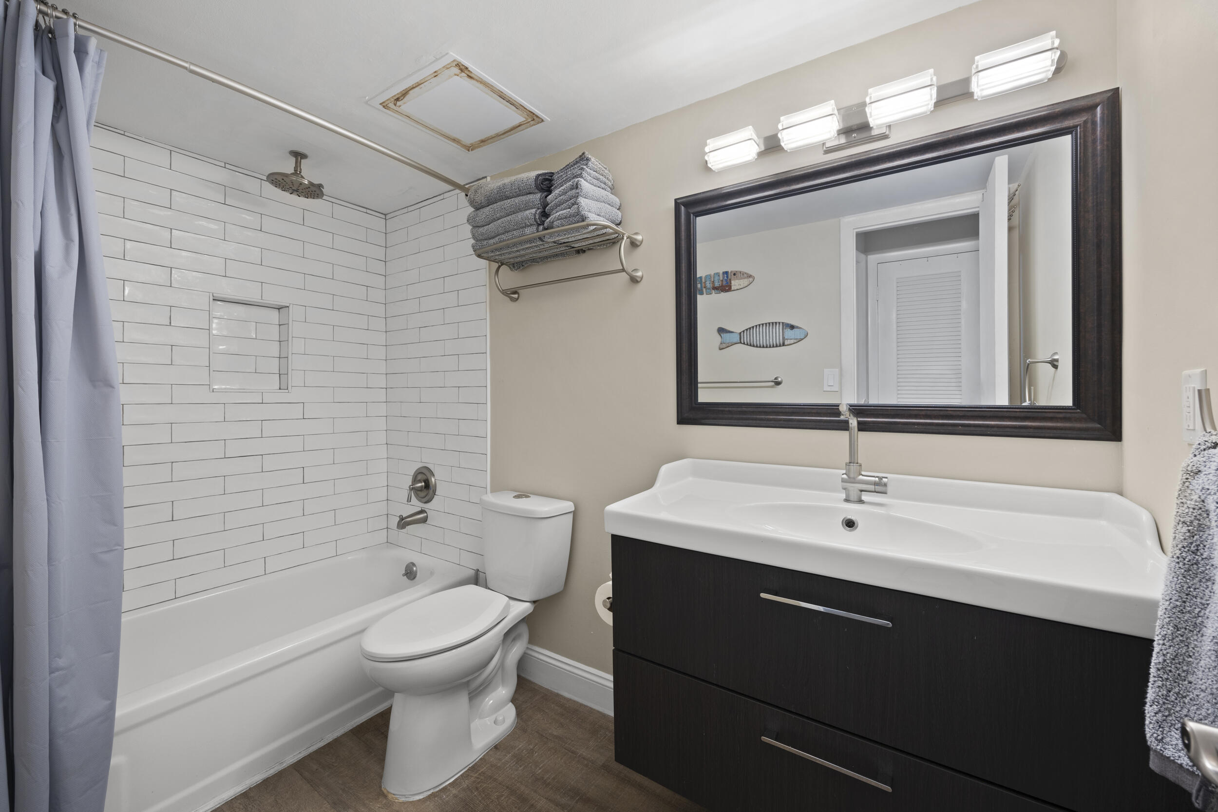 109 Paradise Harbour Boulevard 211