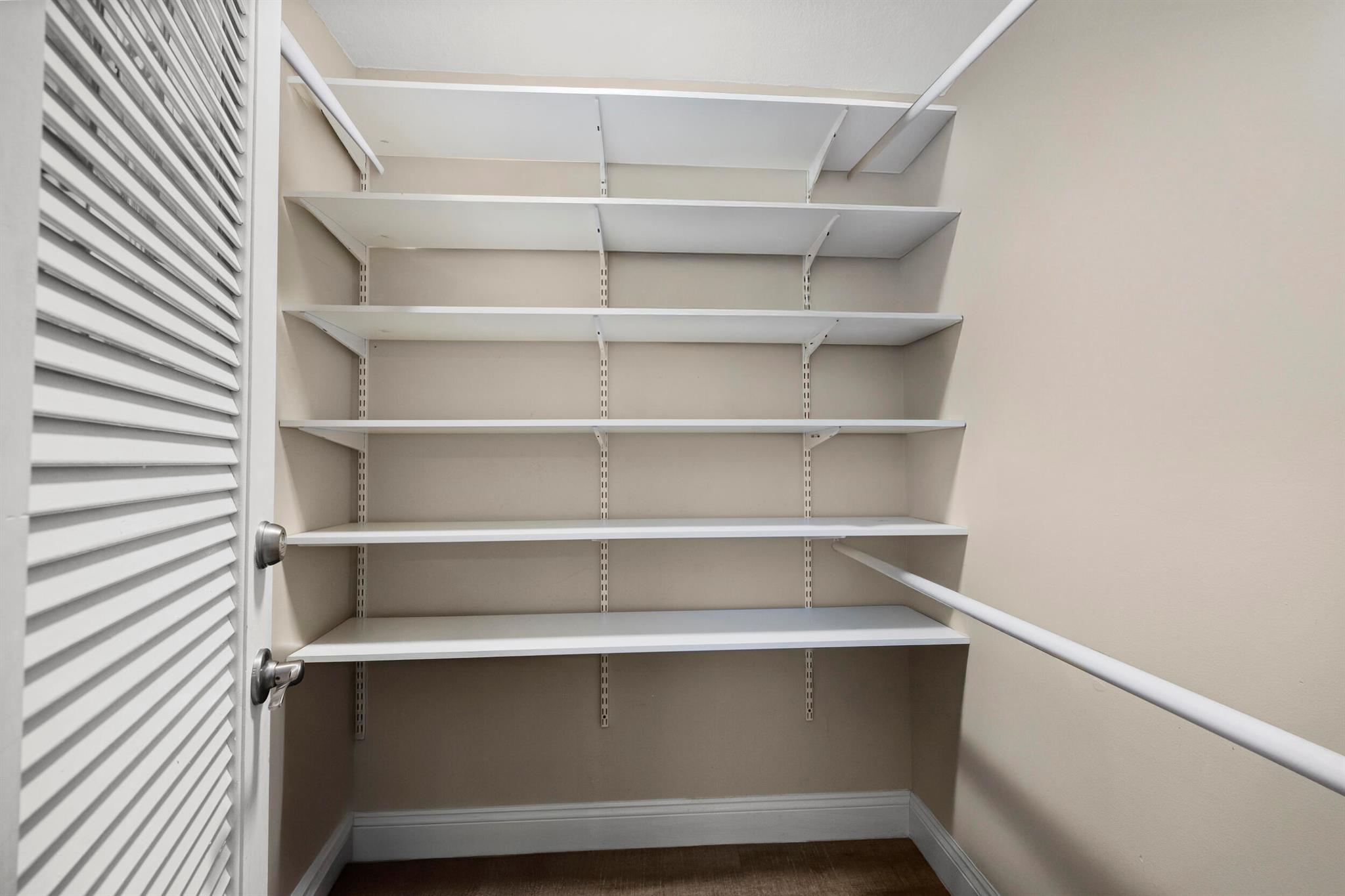 109 Paradise Harbour Boulevard 211