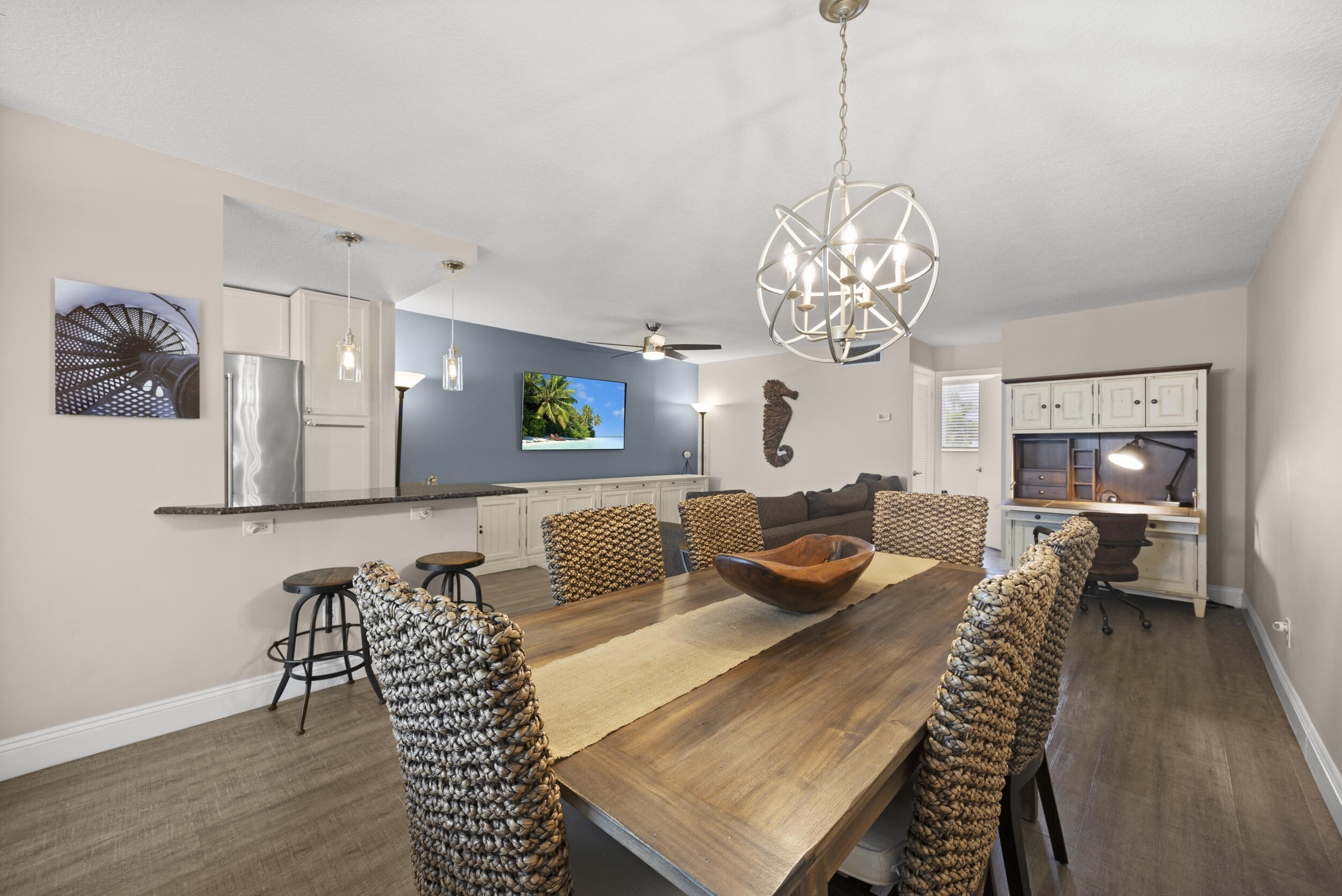 109 Paradise Harbour Boulevard 211