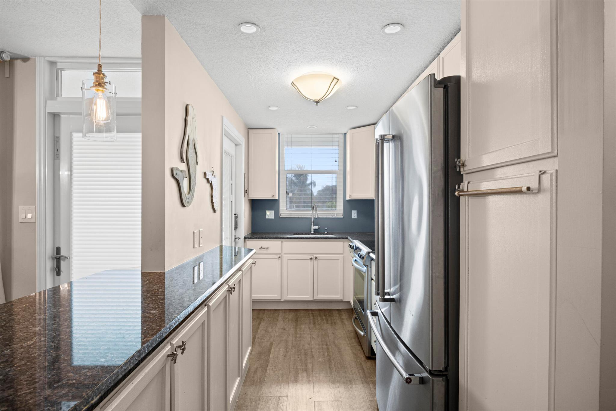 109 Paradise Harbour Boulevard 211