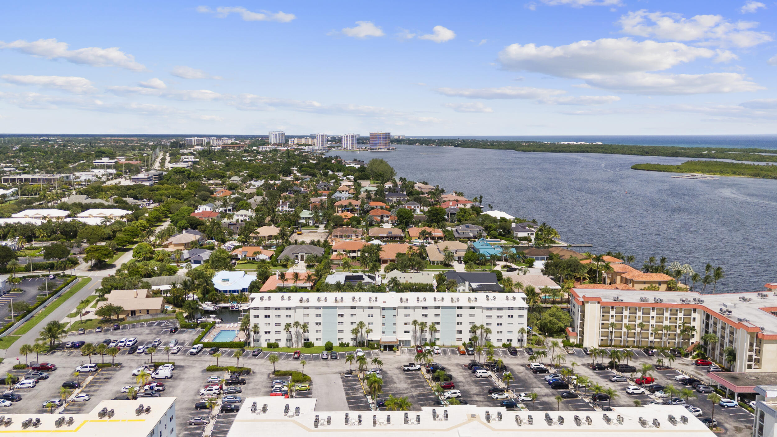 109 Paradise Harbour Boulevard 211