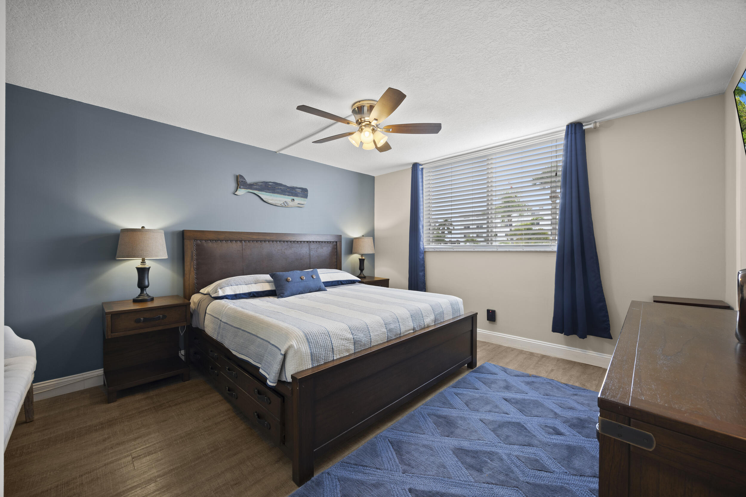 109 Paradise Harbour Boulevard 211