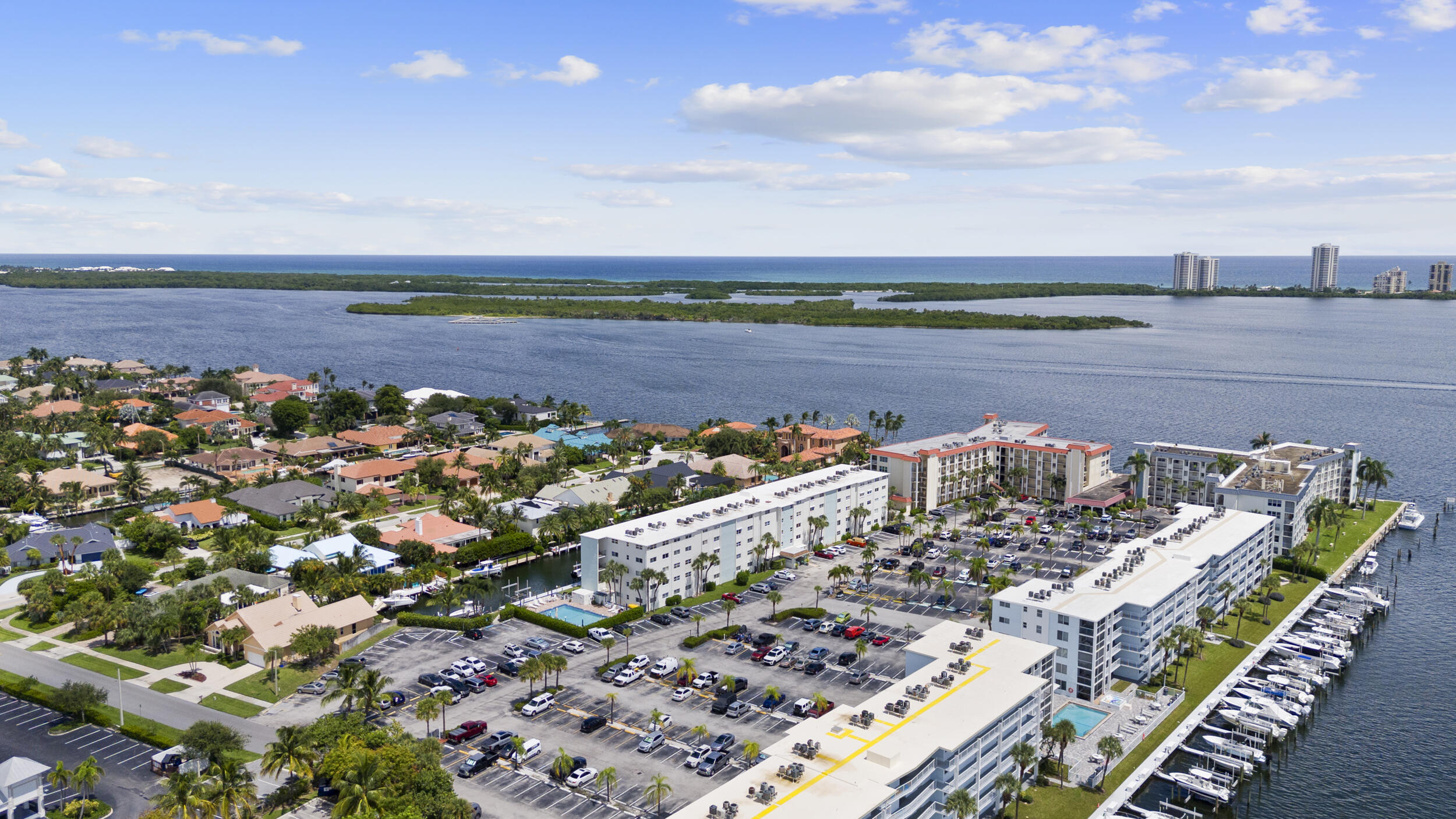 109 Paradise Harbour Boulevard 211