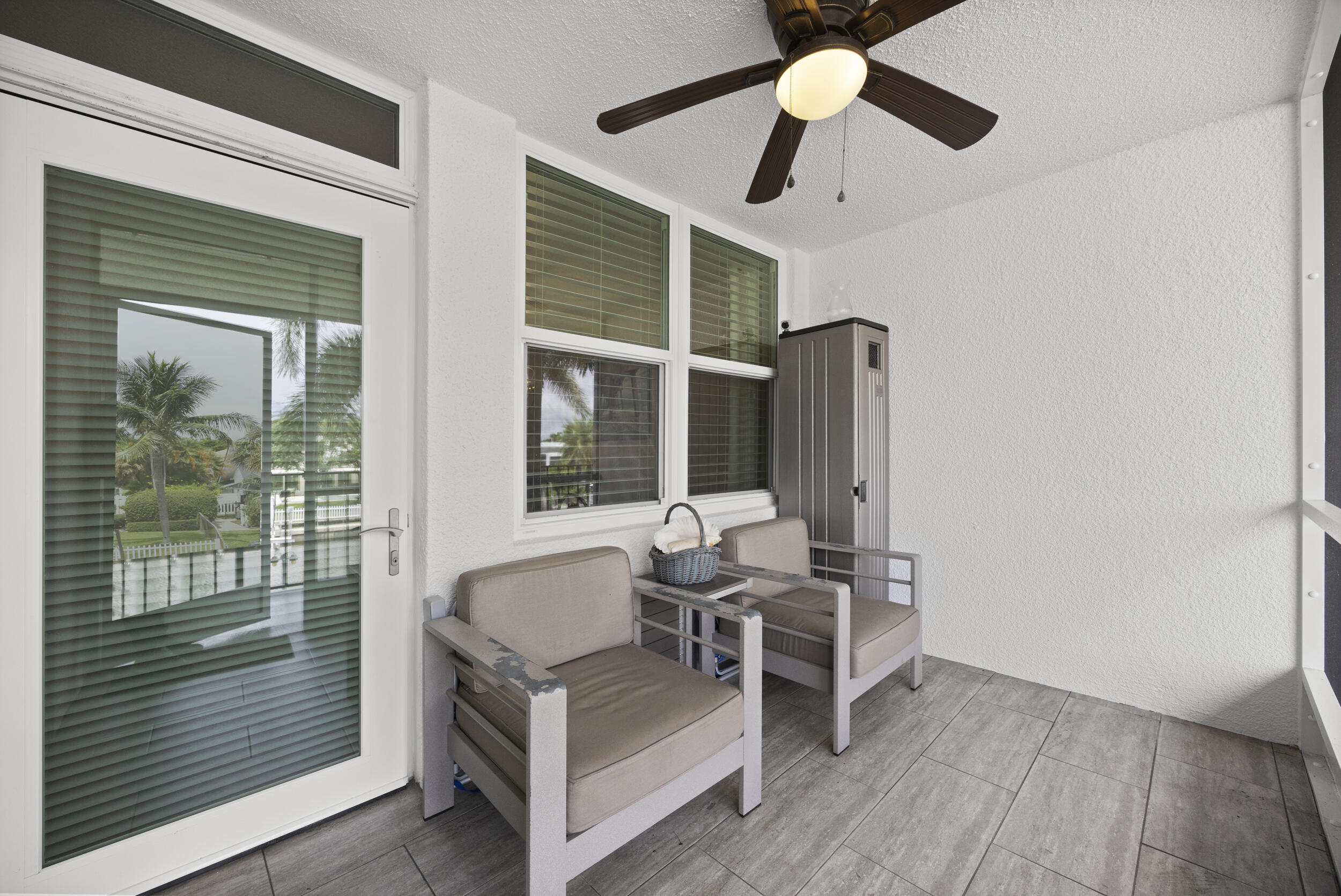 109 Paradise Harbour Boulevard 211