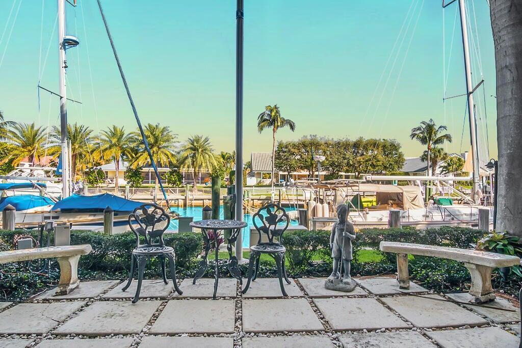 109 Paradise Harbour Boulevard 211