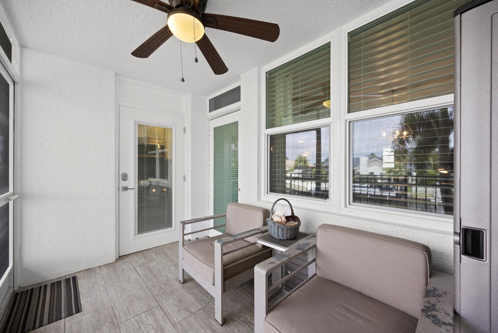 109 Paradise Harbour Boulevard 211