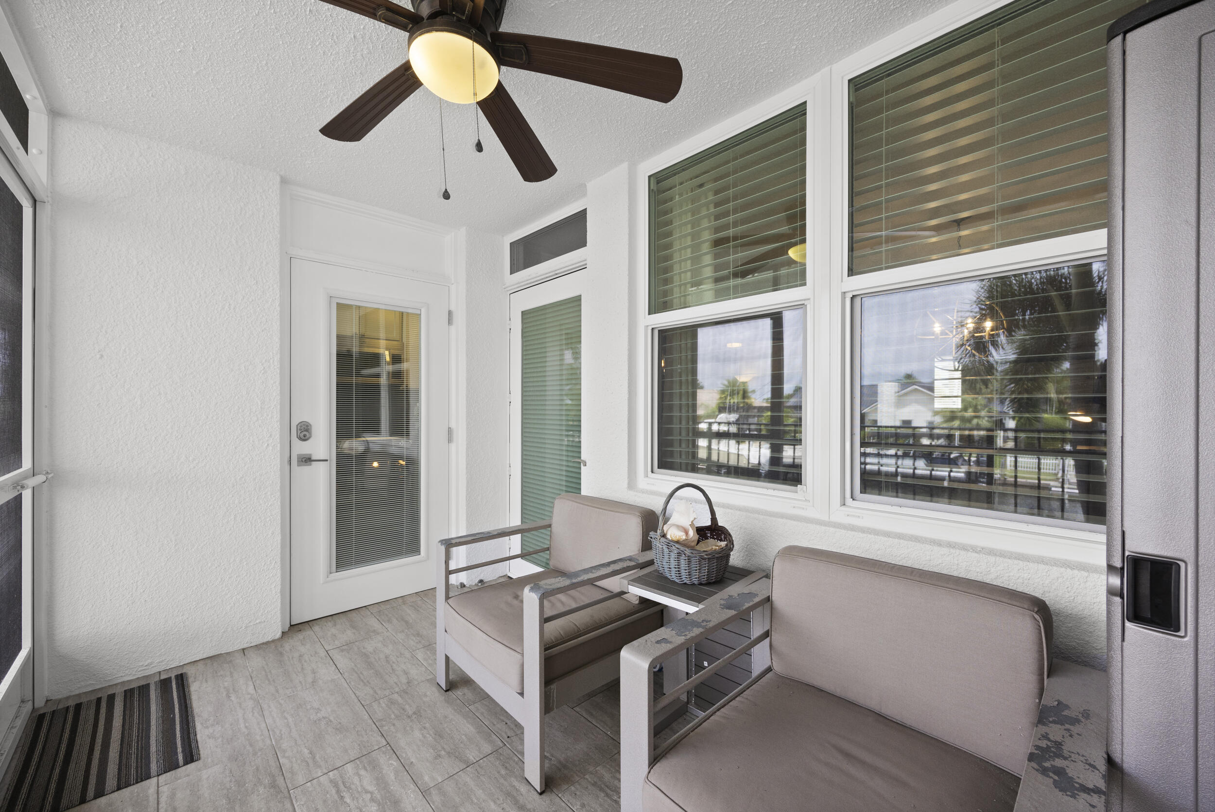 109 Paradise Harbour Boulevard 211