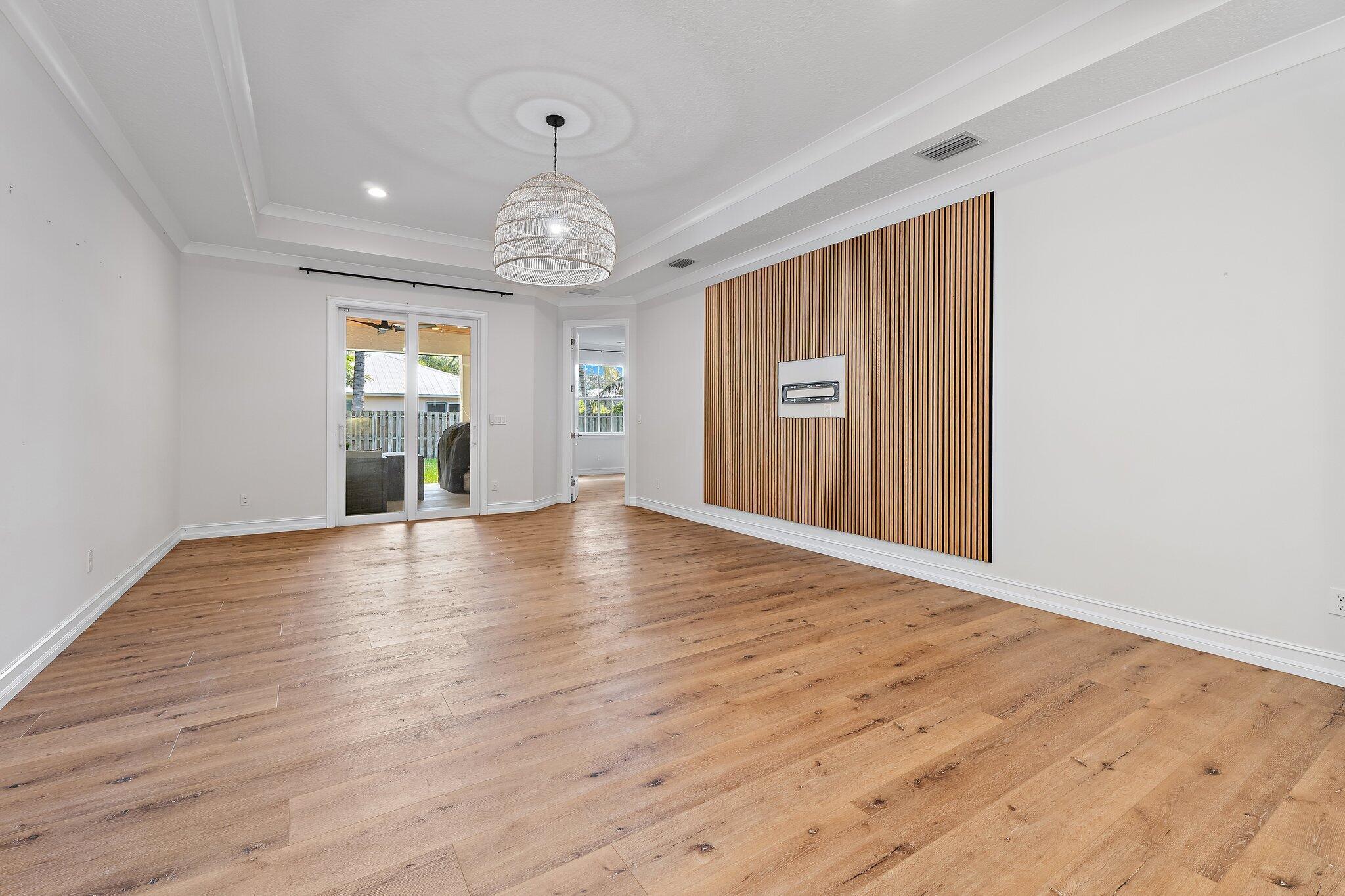 17564 Cinquez Park Road W